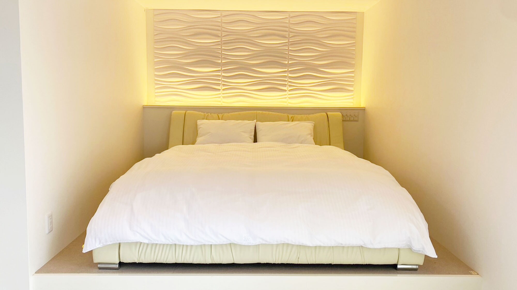 [Villa A] One double bed for 2 guests, or up to 6 guests with the use of the provided folding mattress.