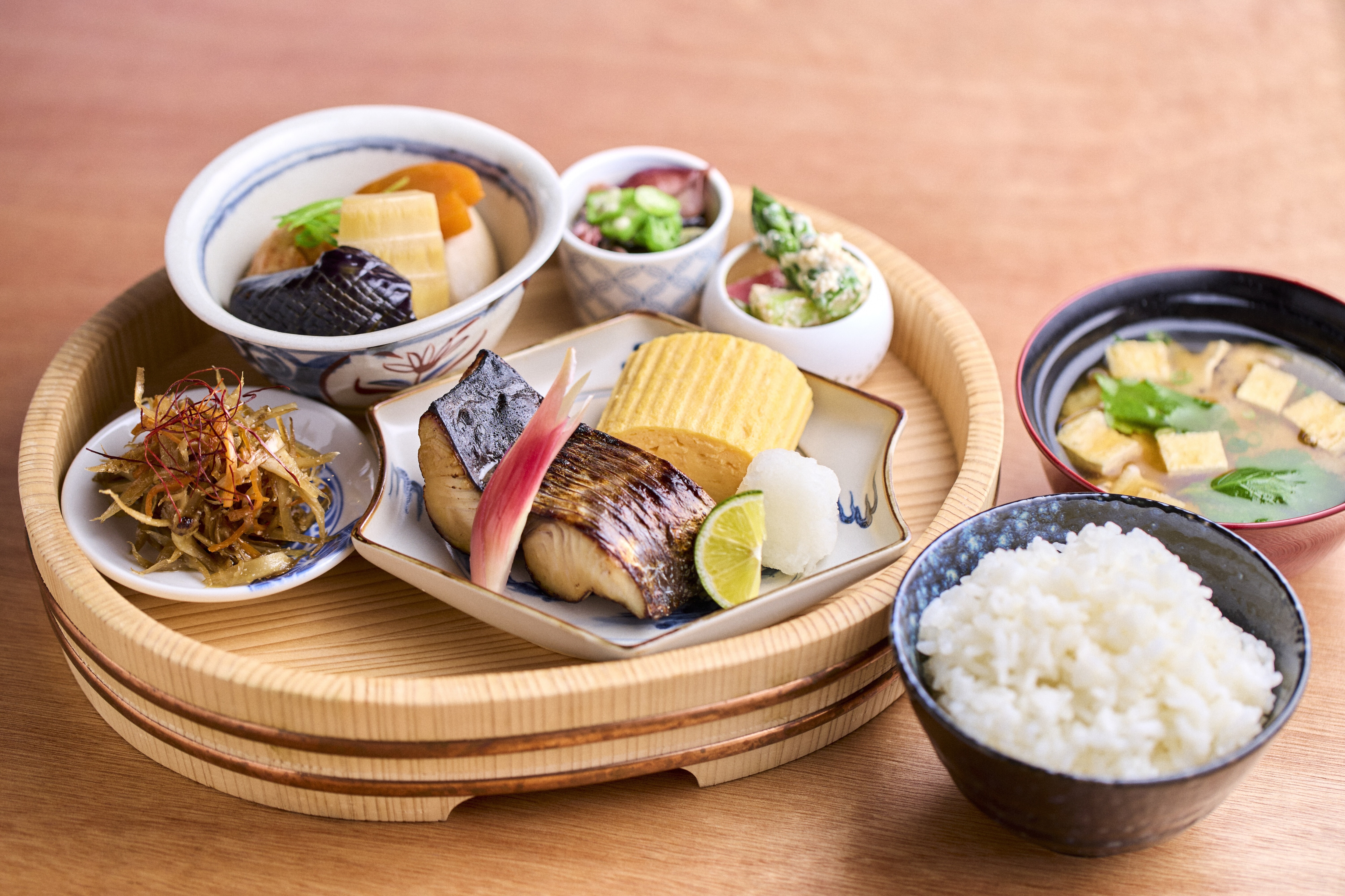 Enjoy local fish from the Seto Inland Sea and seasonal vegetables from Shikoku in our "Breakfast Set Meal."
