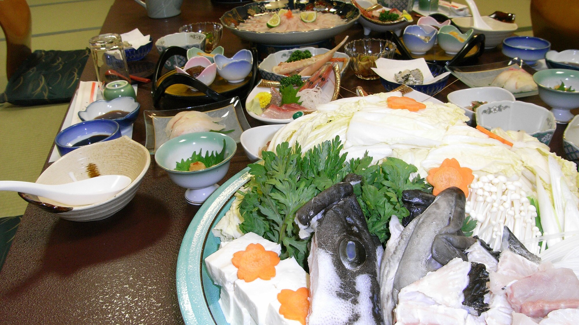 * <Supper example> We will serve freshly caught fish and shellfish.