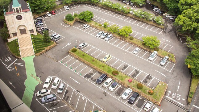 250 flat parking lots (free parking for ordinary cars)
