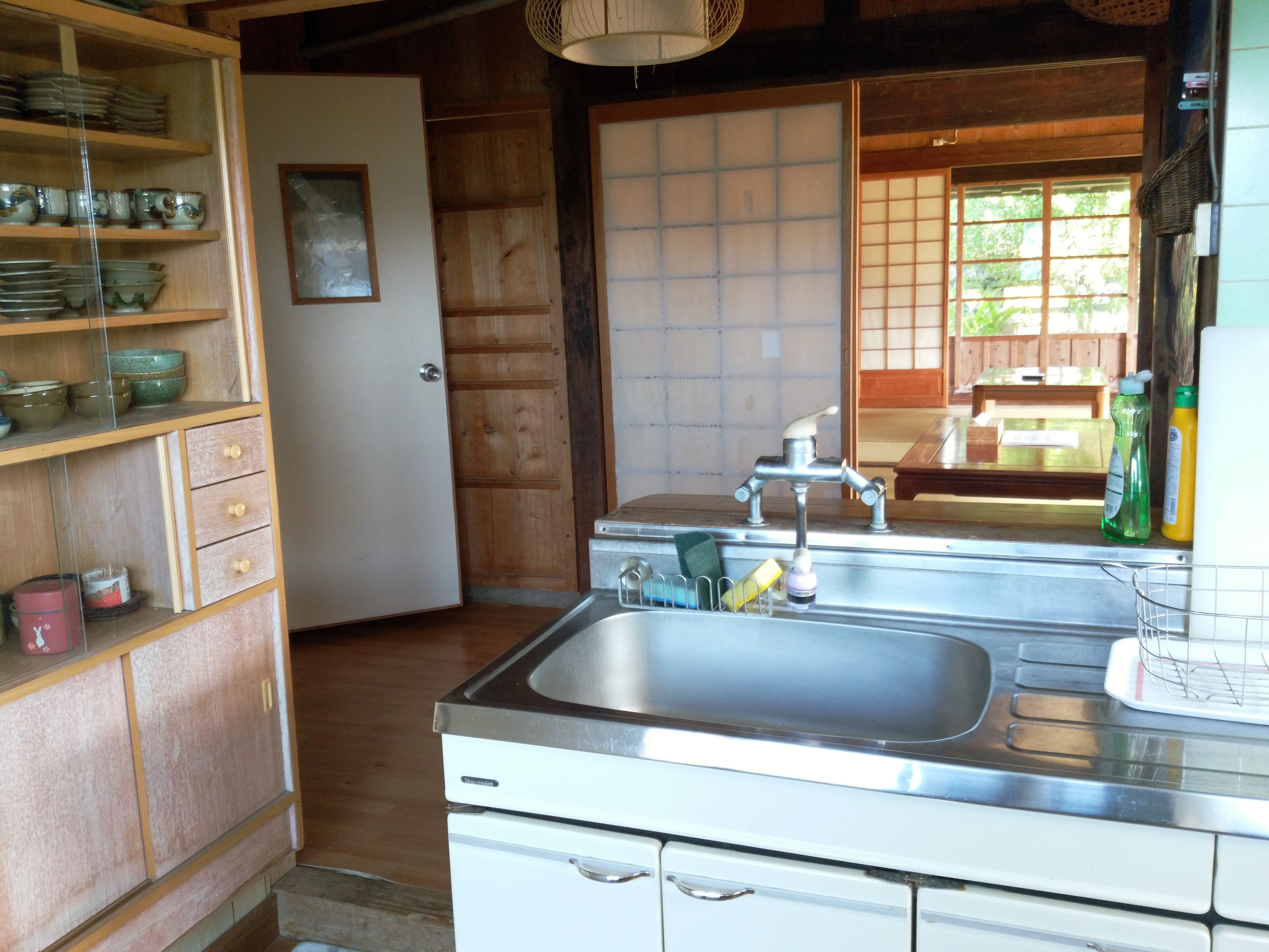 Red tile house kitchen 2