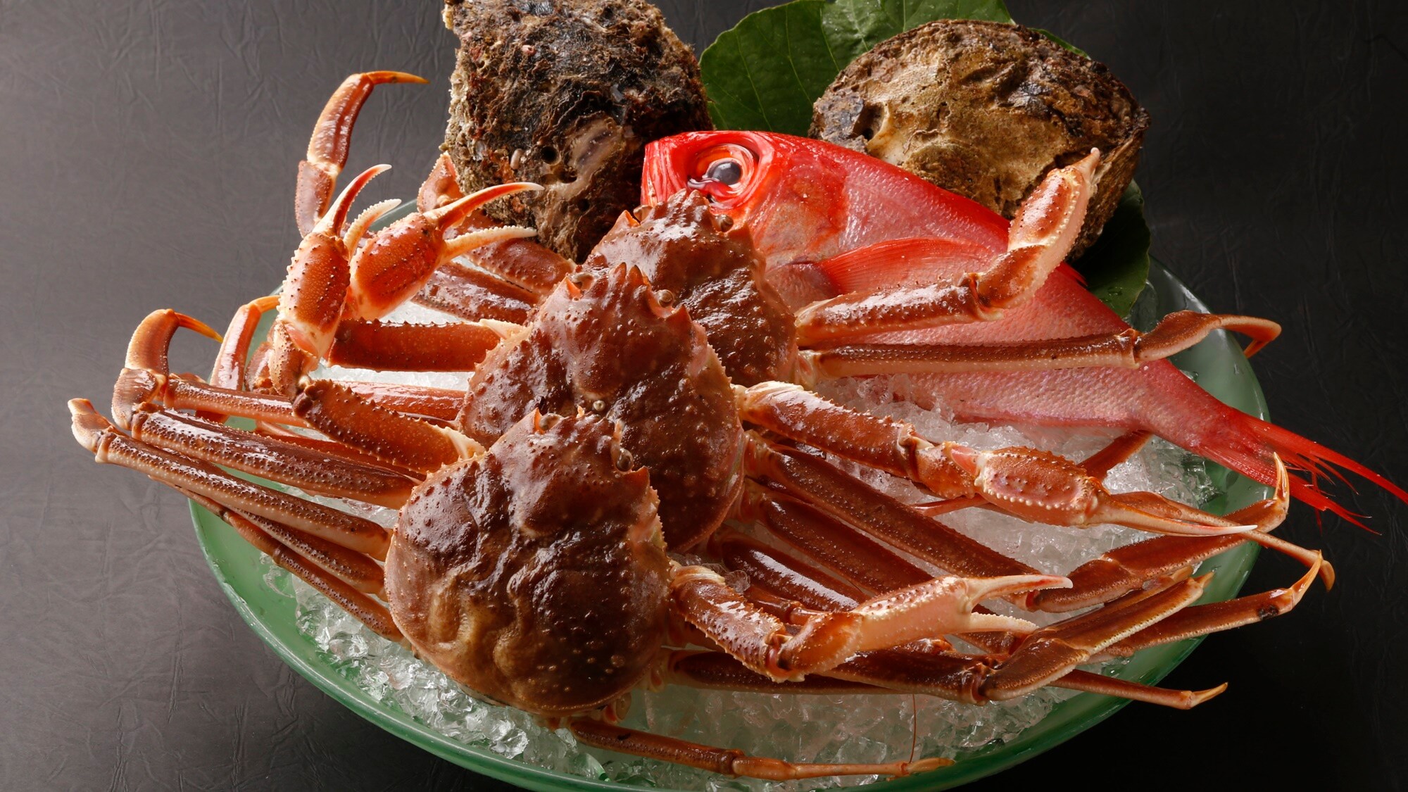 *Please enjoy live snow crab.