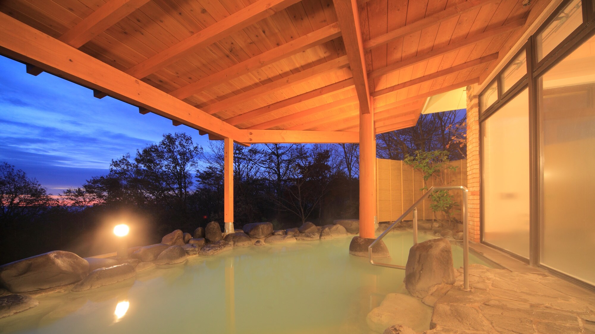 [Pemandian terbuka] Nikmati langit berbintang