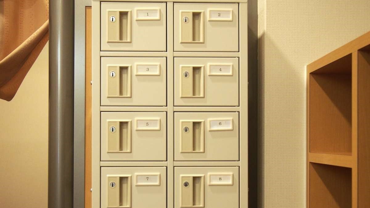 【人工溫泉公共浴池】設置更衣室、貴重物品儲物櫃