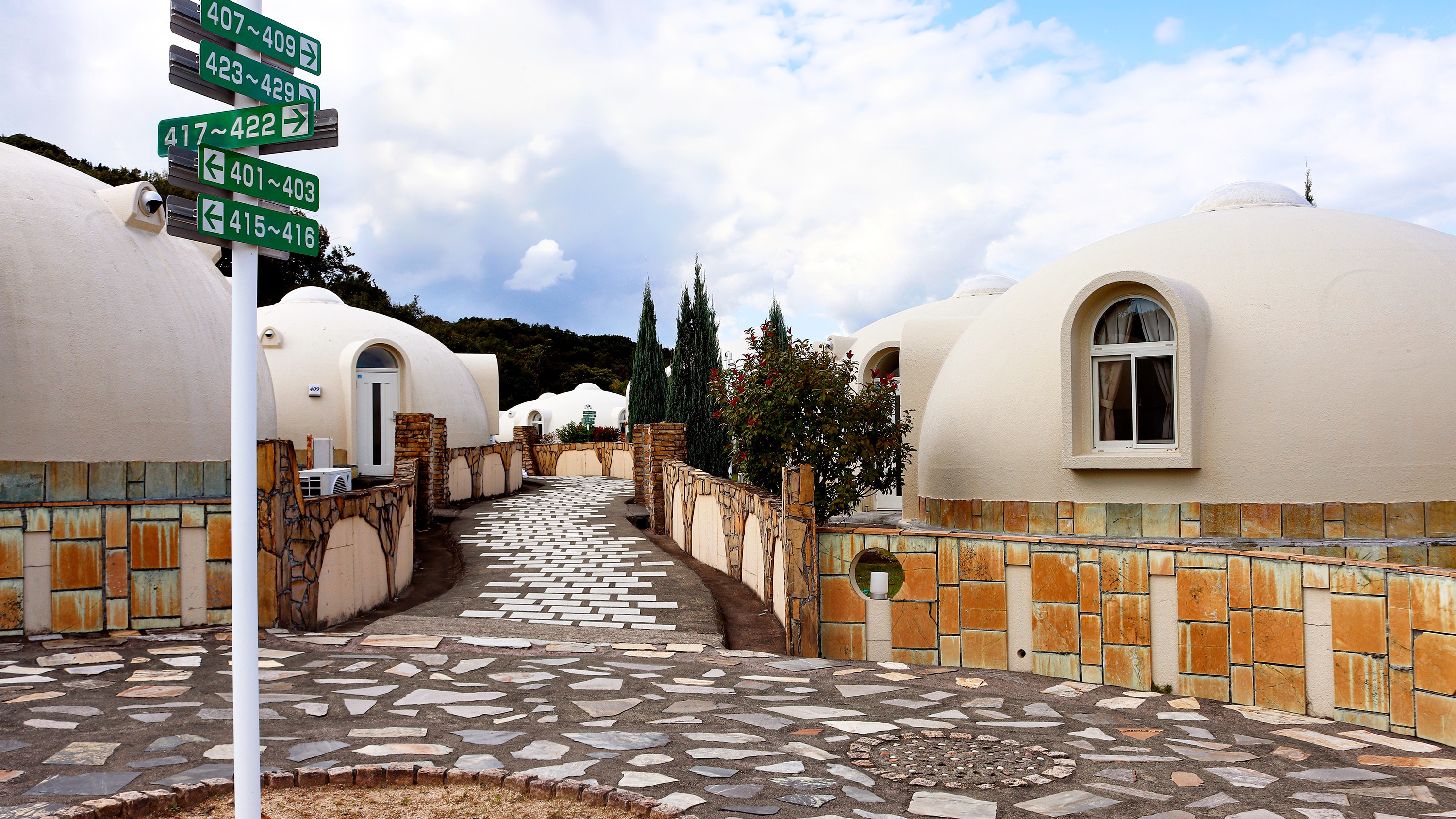 เดินเล่นไปตามถนนอันแปลกใหม่และผ่อนคลายจิตใจ