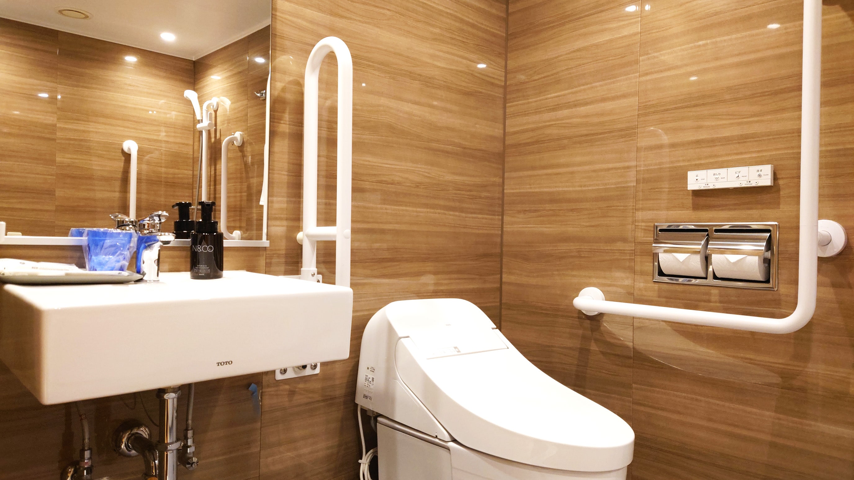 Universal double/hand wash