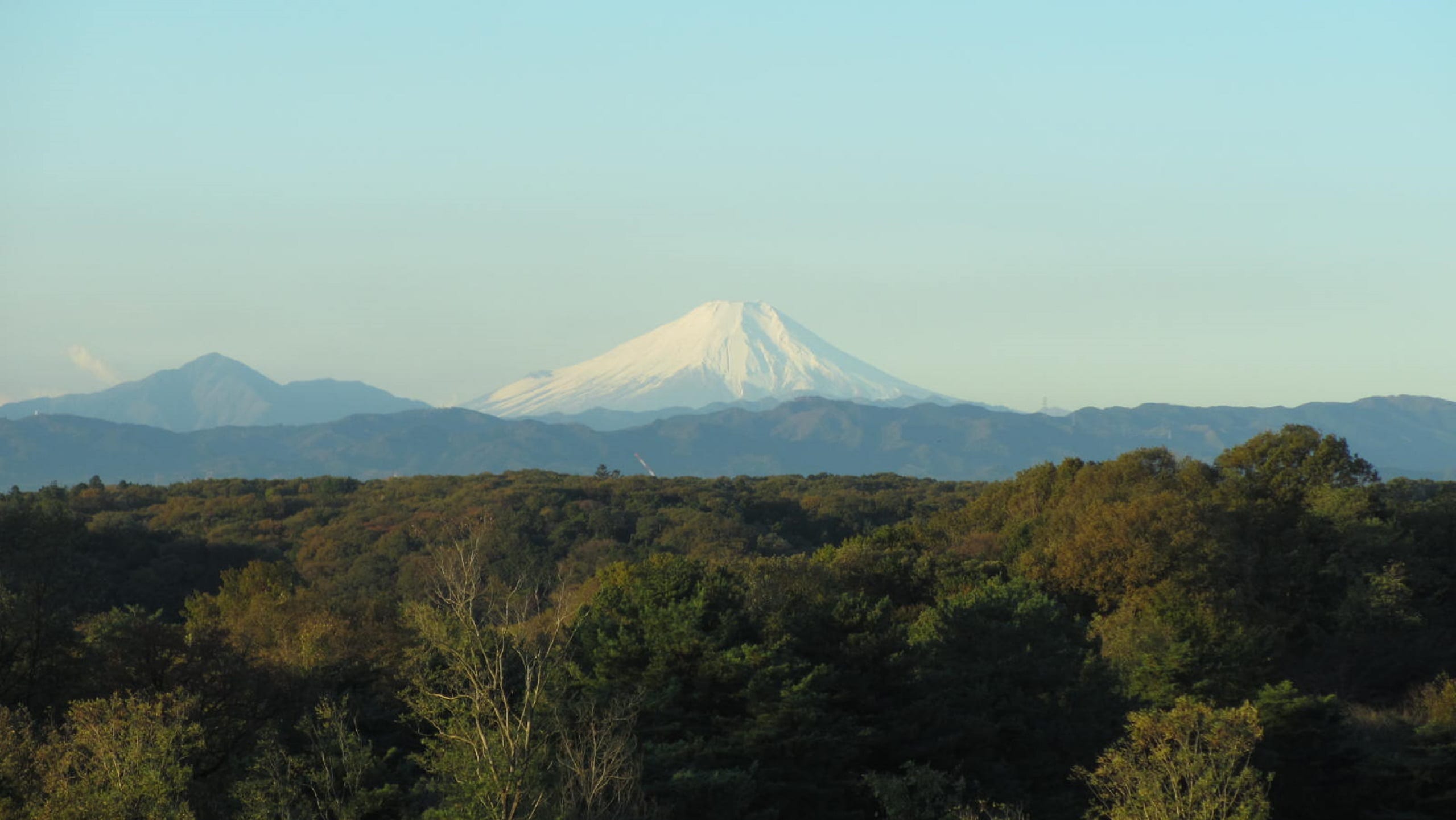 A beautiful view of Mt. Fuji over Lake Tama from Kikusuitei