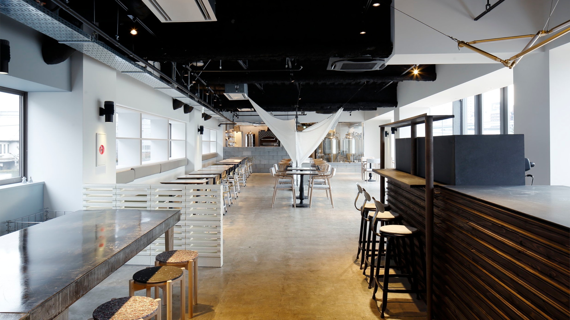 2F restaurant PITMANS image