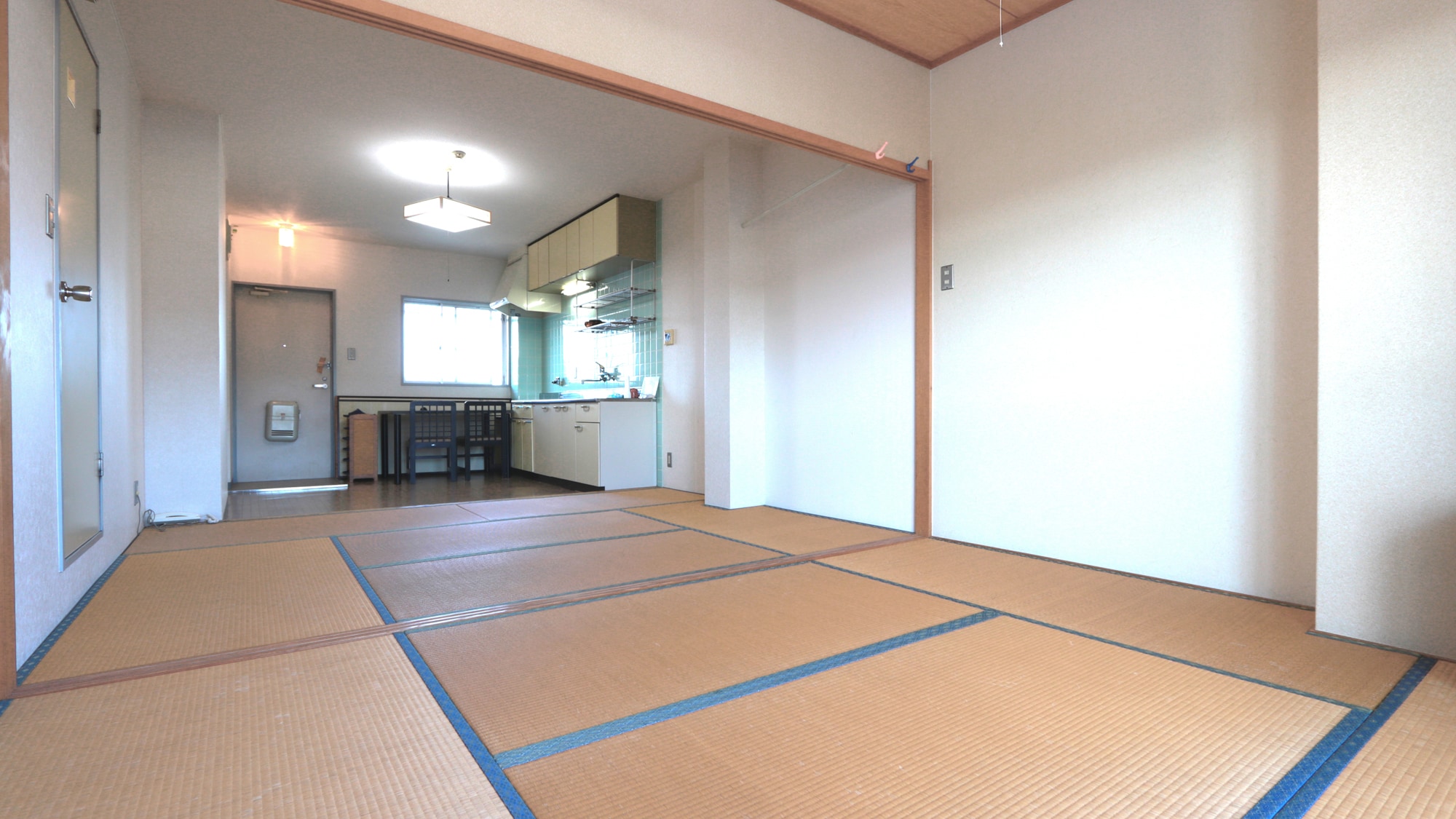 [12 tatami Japanese-style room for groups and families (apartment type)]
