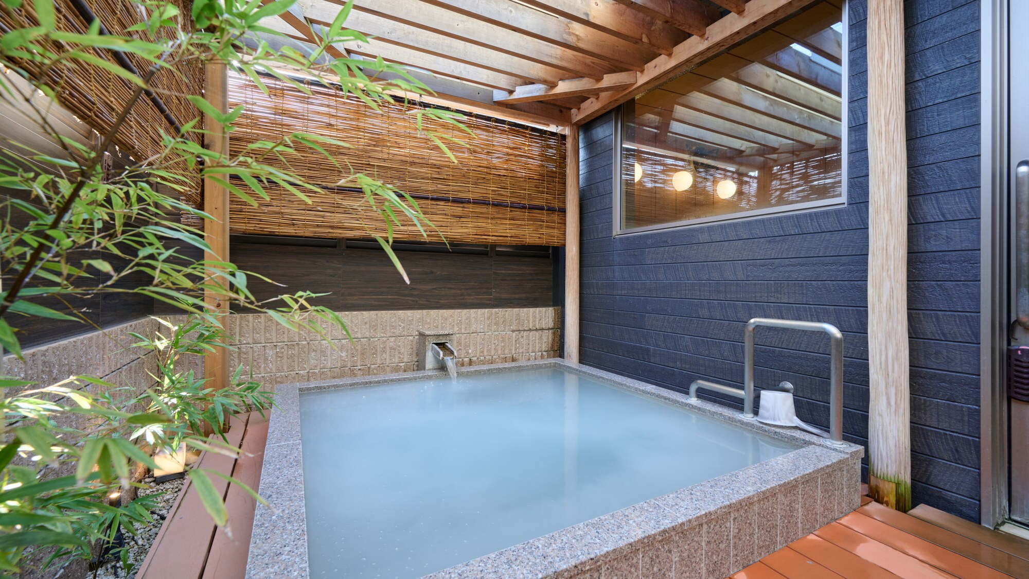 Large bath 2