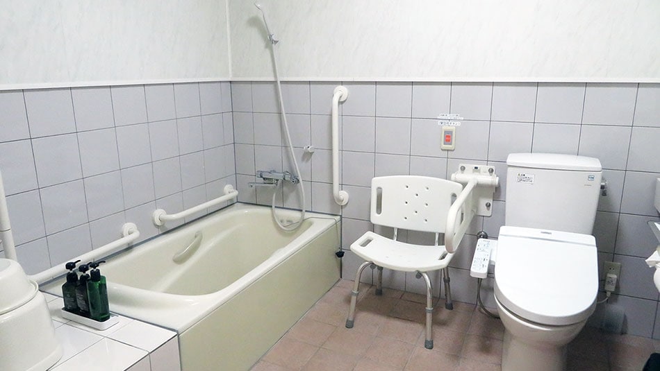 Barrier-free bath