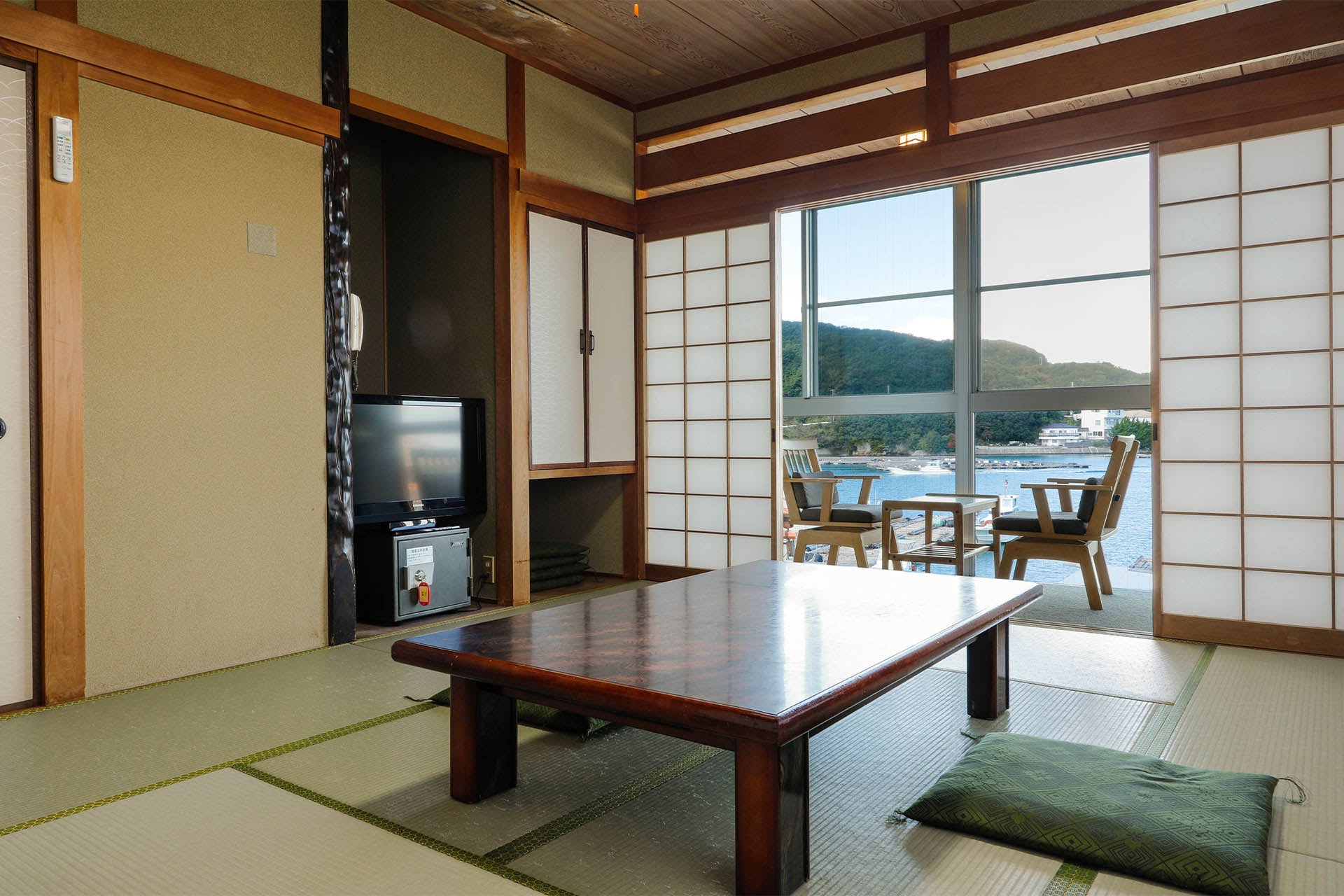 10 tatami Japanese-style room with ocean view