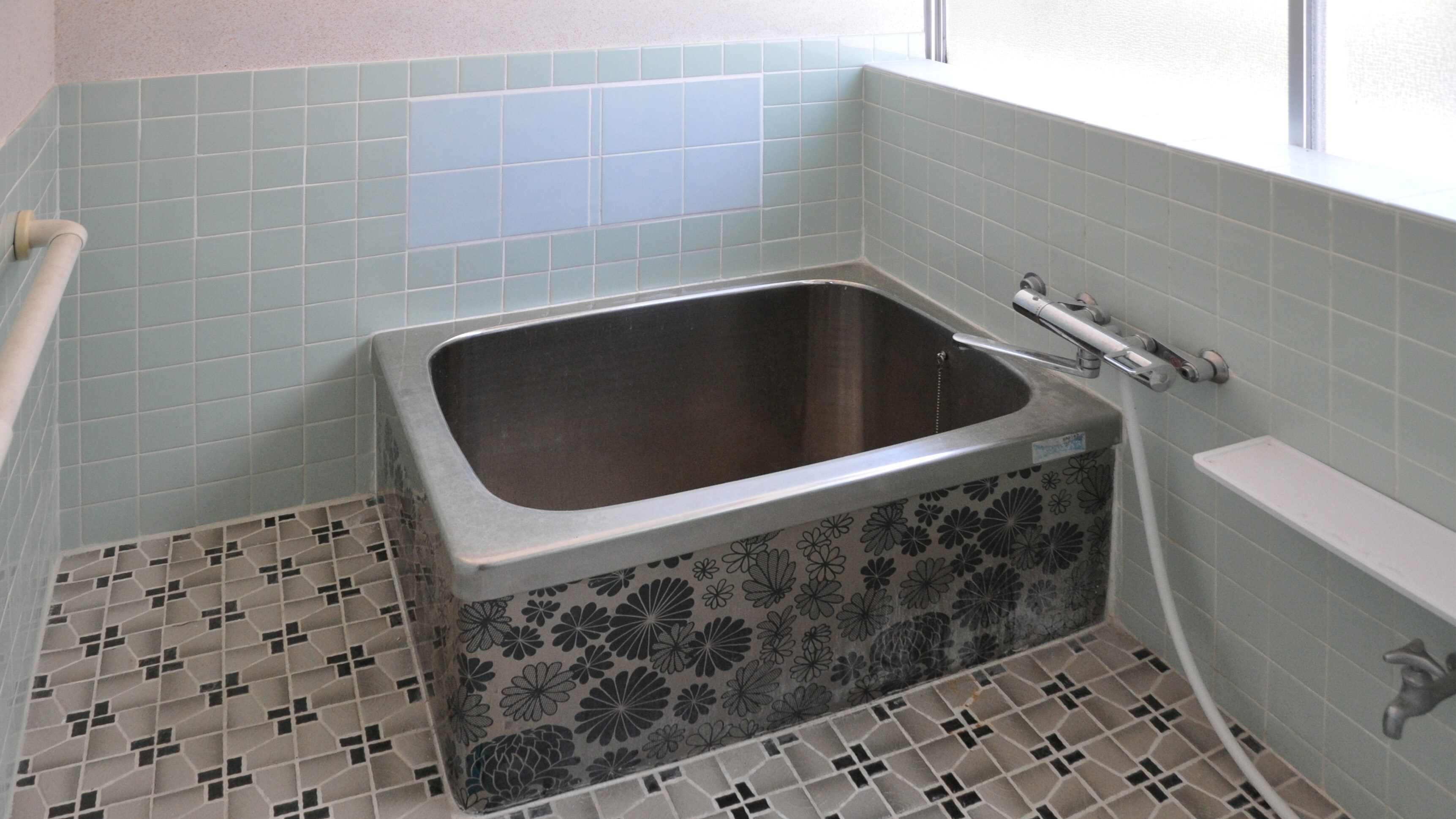 Karafuruyo Shiemon: Bathroom