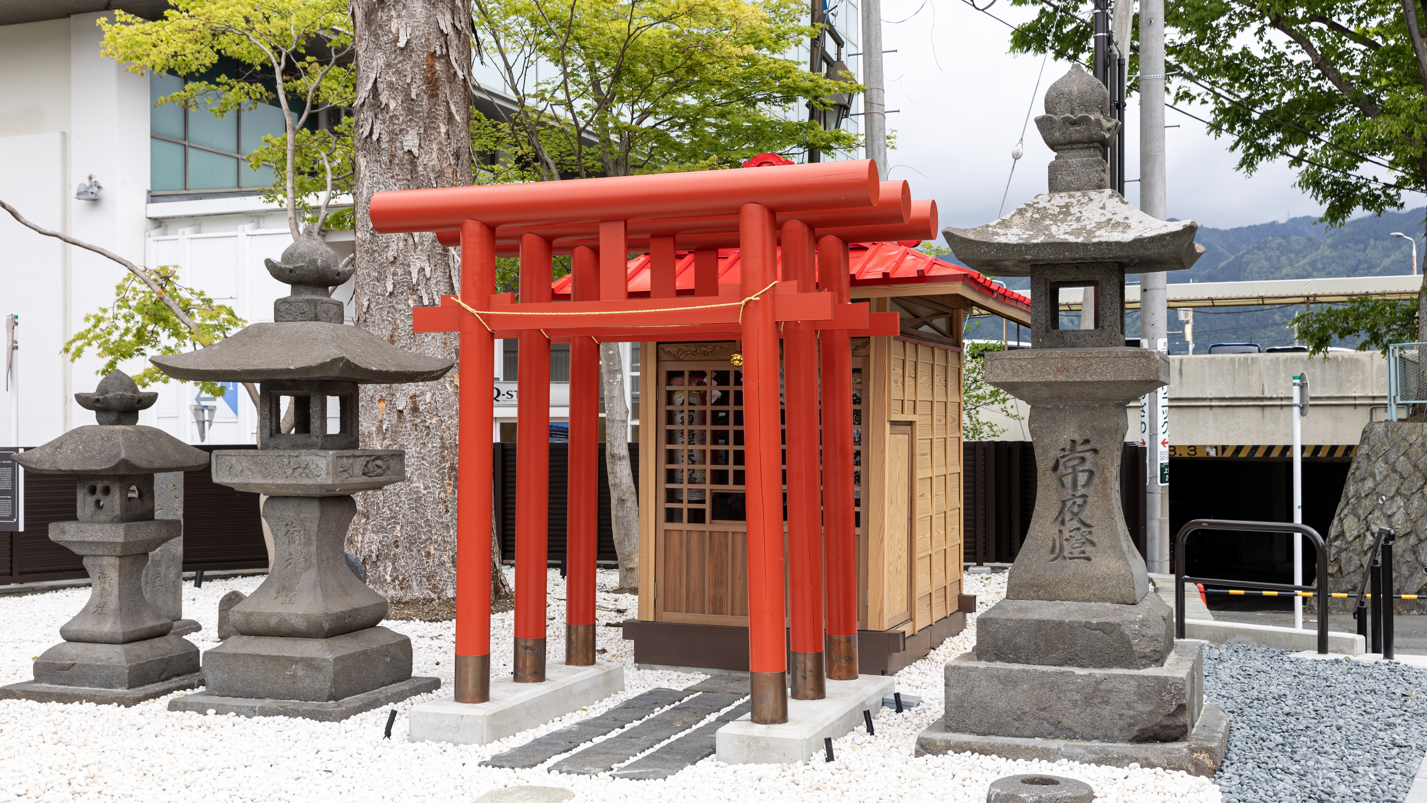飯店入口：“金宿稻荷神社”