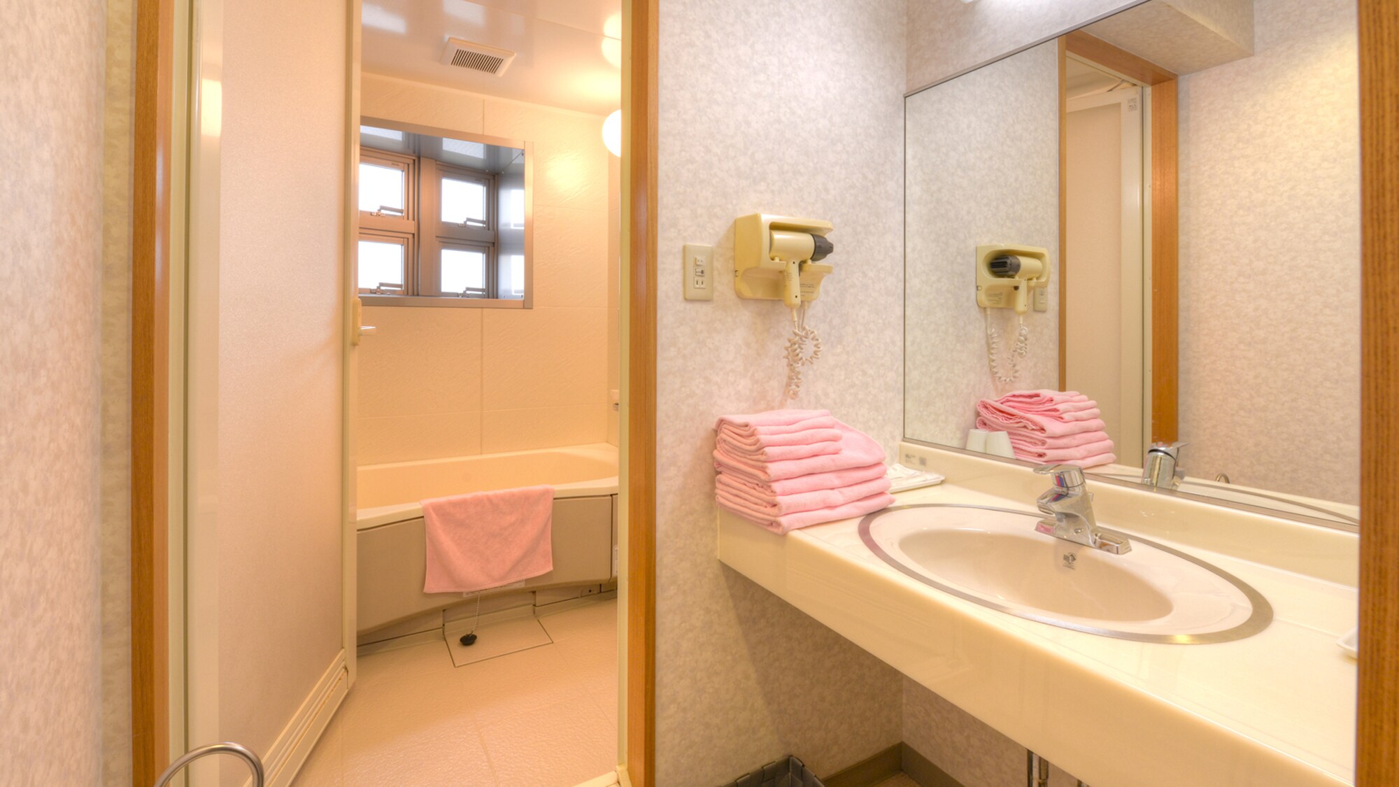 *Japanese-Western style room (example of guest room)/Equipped with a spacious bathroom.