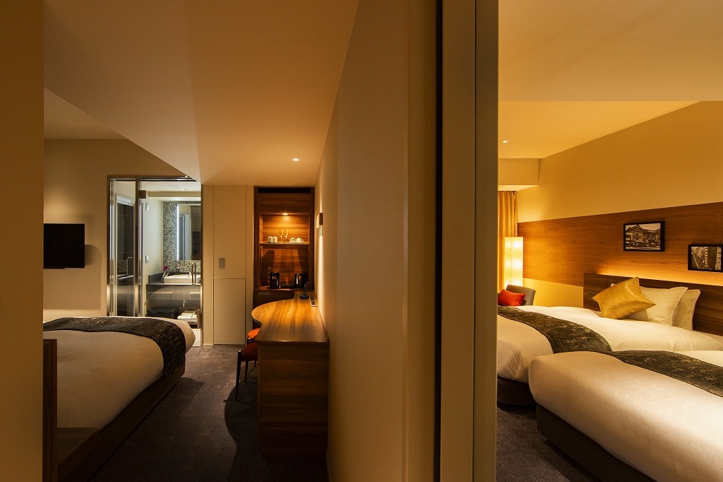 Connecting room