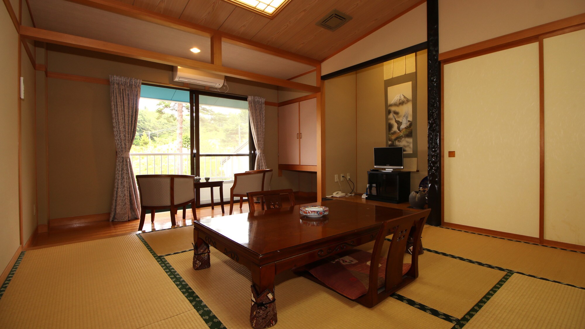 [8 tatami Japanese-style room] Japanese-style room with bathroom and toilet