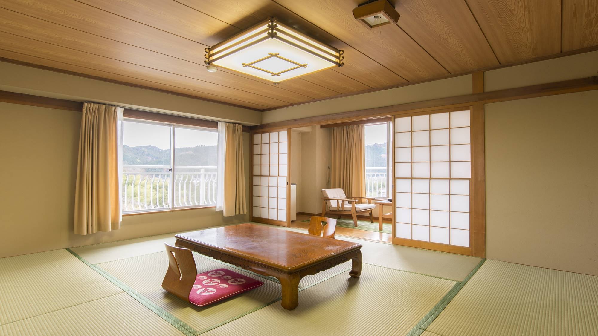 *[Phòng (Phòng theo phong cách Nhật Bản, 10 tấm chiếu tatami)] Phòng có diện tích vừa phải, phù hợp cho gia đình ở.