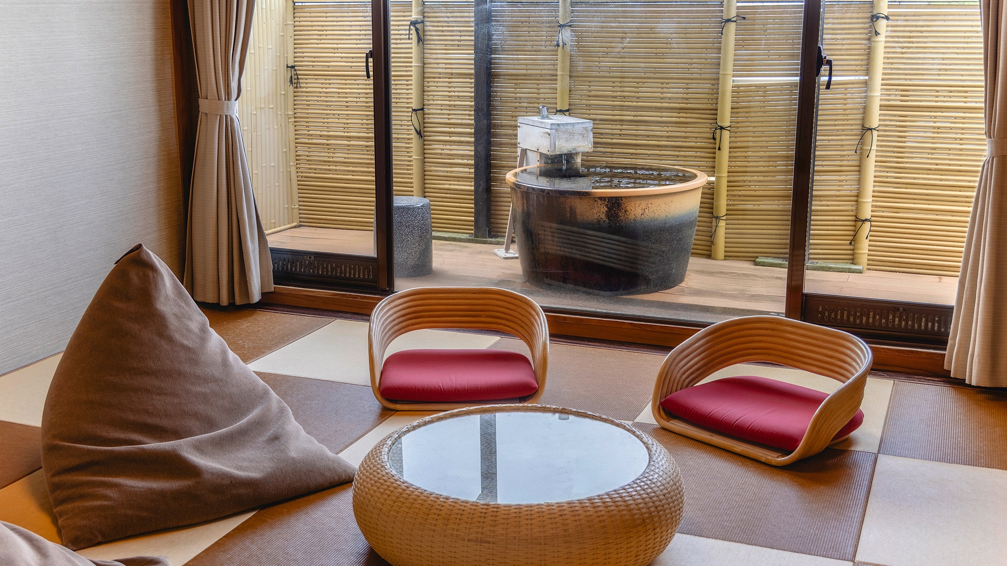 [Tầng tiêu chuẩn ■ Phòng theo phong cách Nhật Bản với 10 chiếu tatami và bồn tắm nước nóng ngoài trời / Không hút thuốc] Có thể ở tối đa 5 người! Hãy tận hưởng suối nước nóng mà không cần do dự.