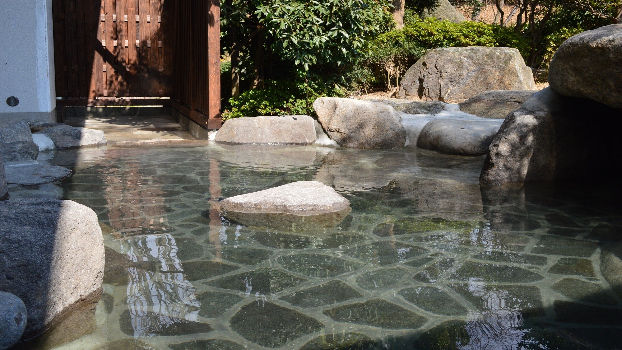 Open-air bath