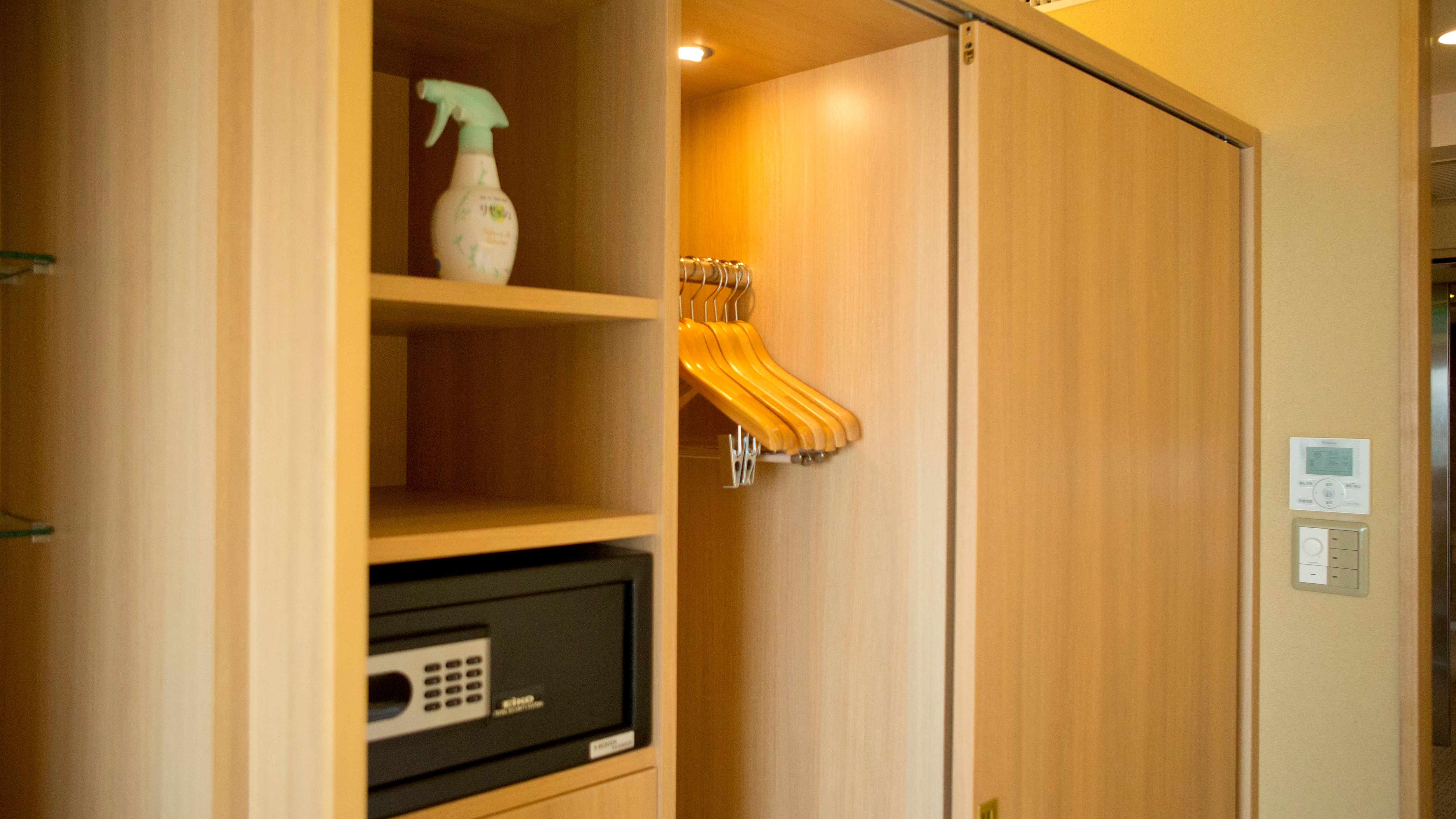 Main building [Japanese modern] [Western style room] [Japanese style room 10 tatami mats] Closet