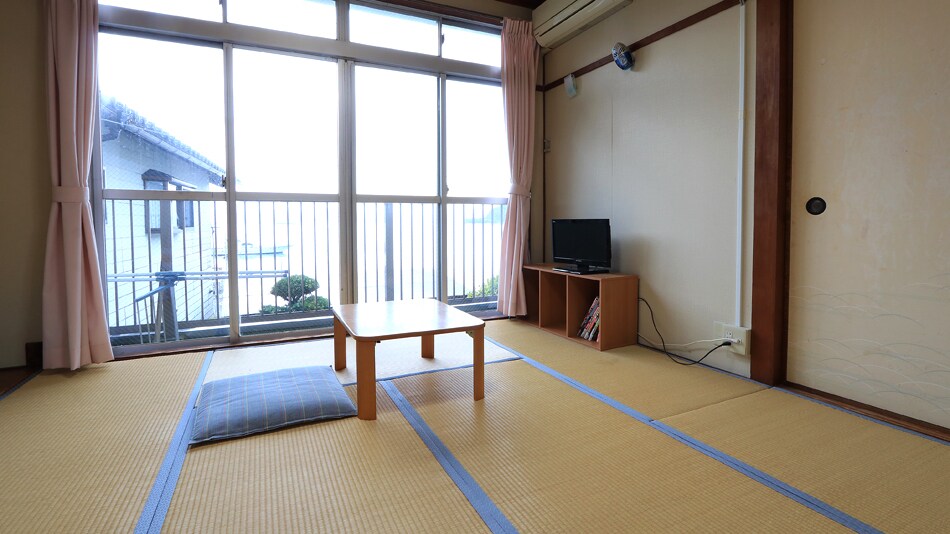 ☆ [Old building Japanese-style room 8 tatami mats] The building itself is older than the other buildings, so the price is more reasonable than others.