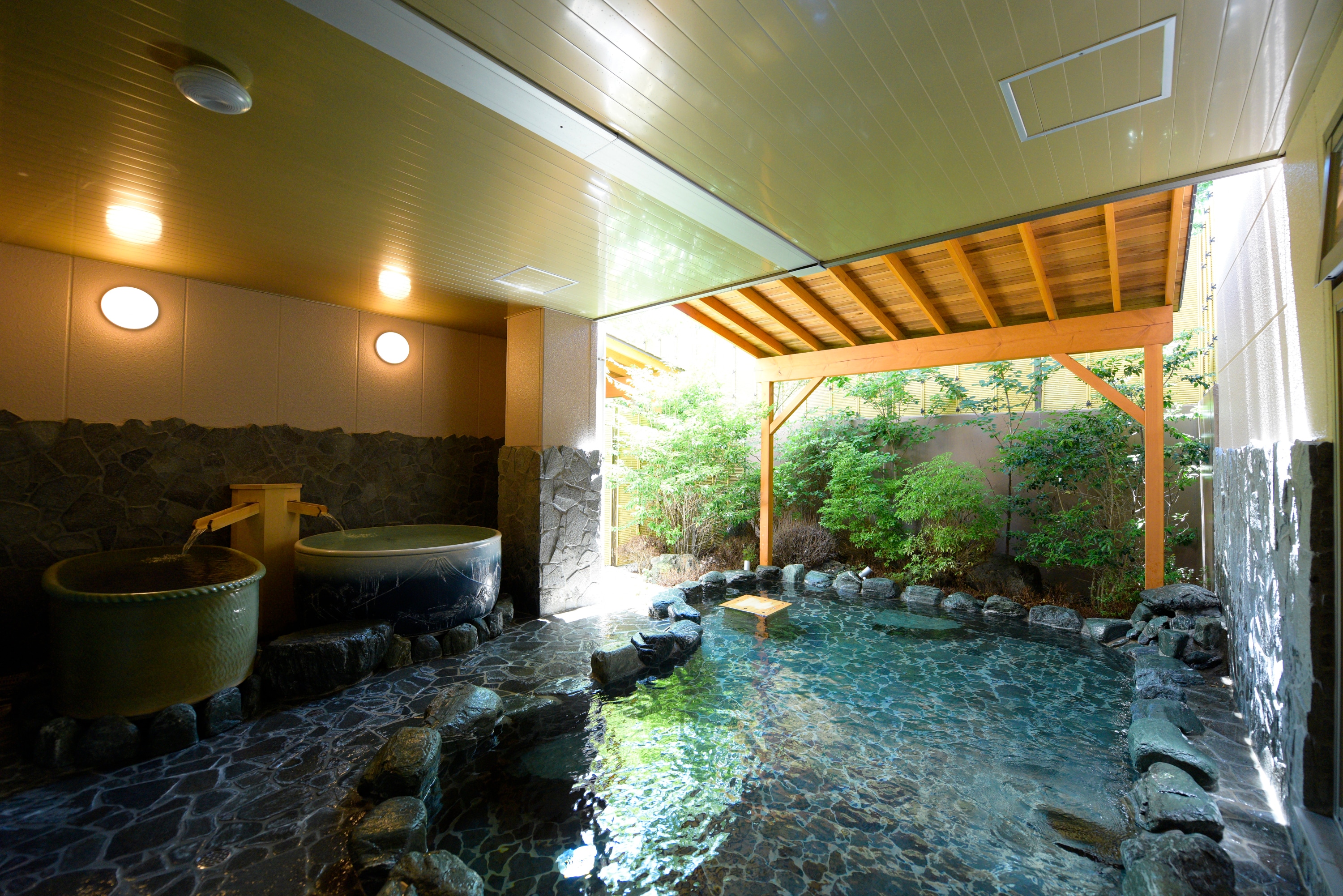 Open-air bath