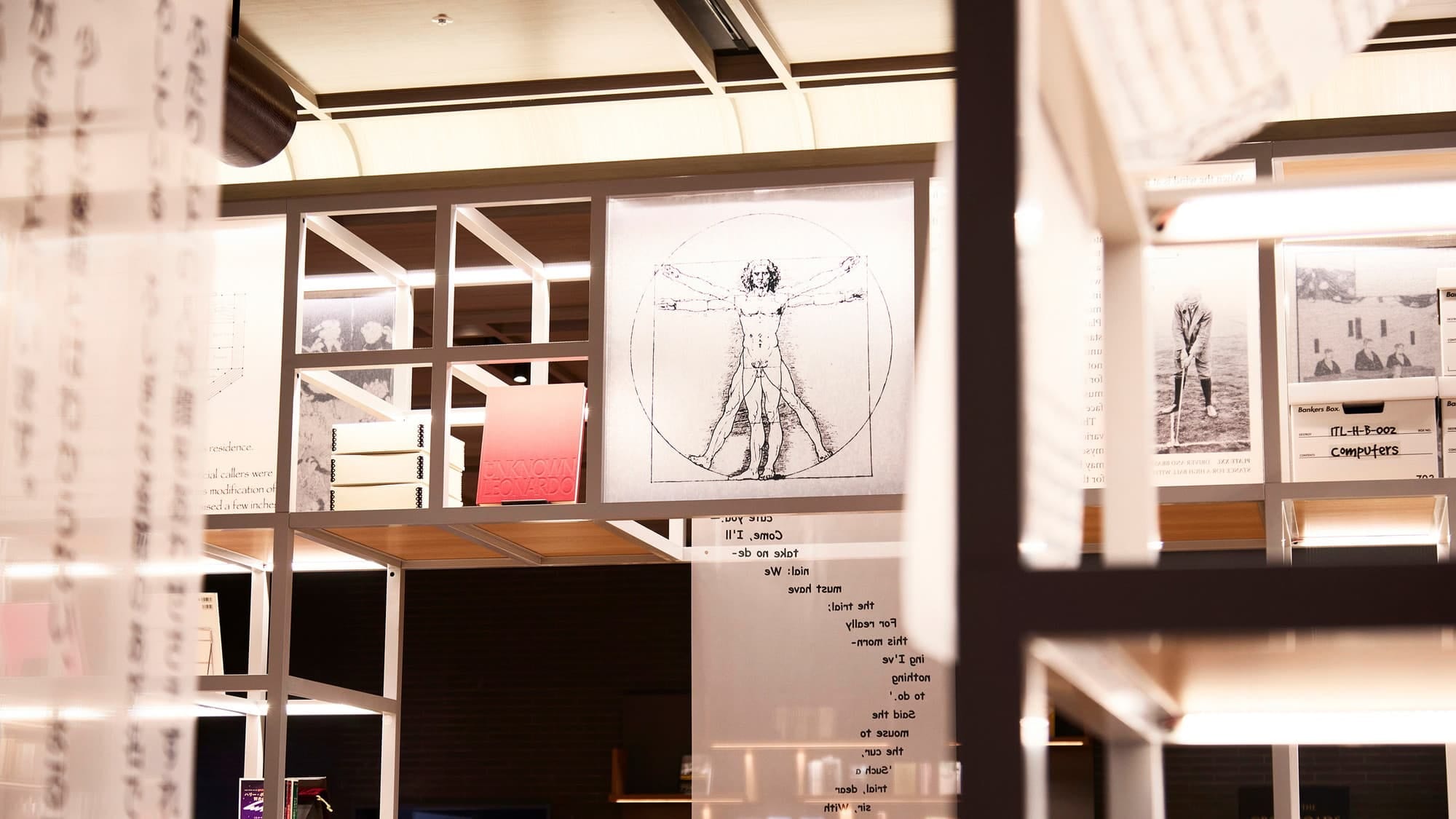 THƯ VIỆN | cánh cổng | Một không gian nơi bạn có thể cảm nhận lịch sử và những tư liệu lưu giữ trong sách.