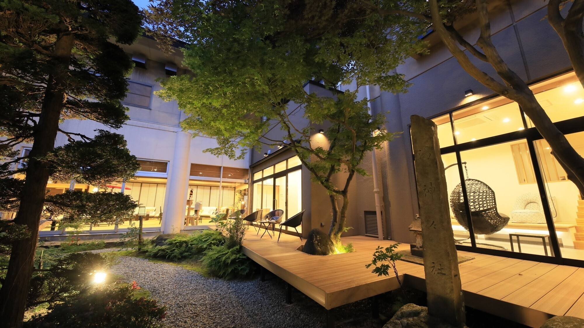 [Inside the building] Courtyard at night