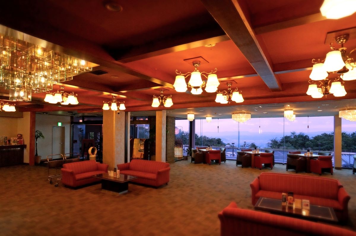 Lounge where you can see the night view and the rising sun