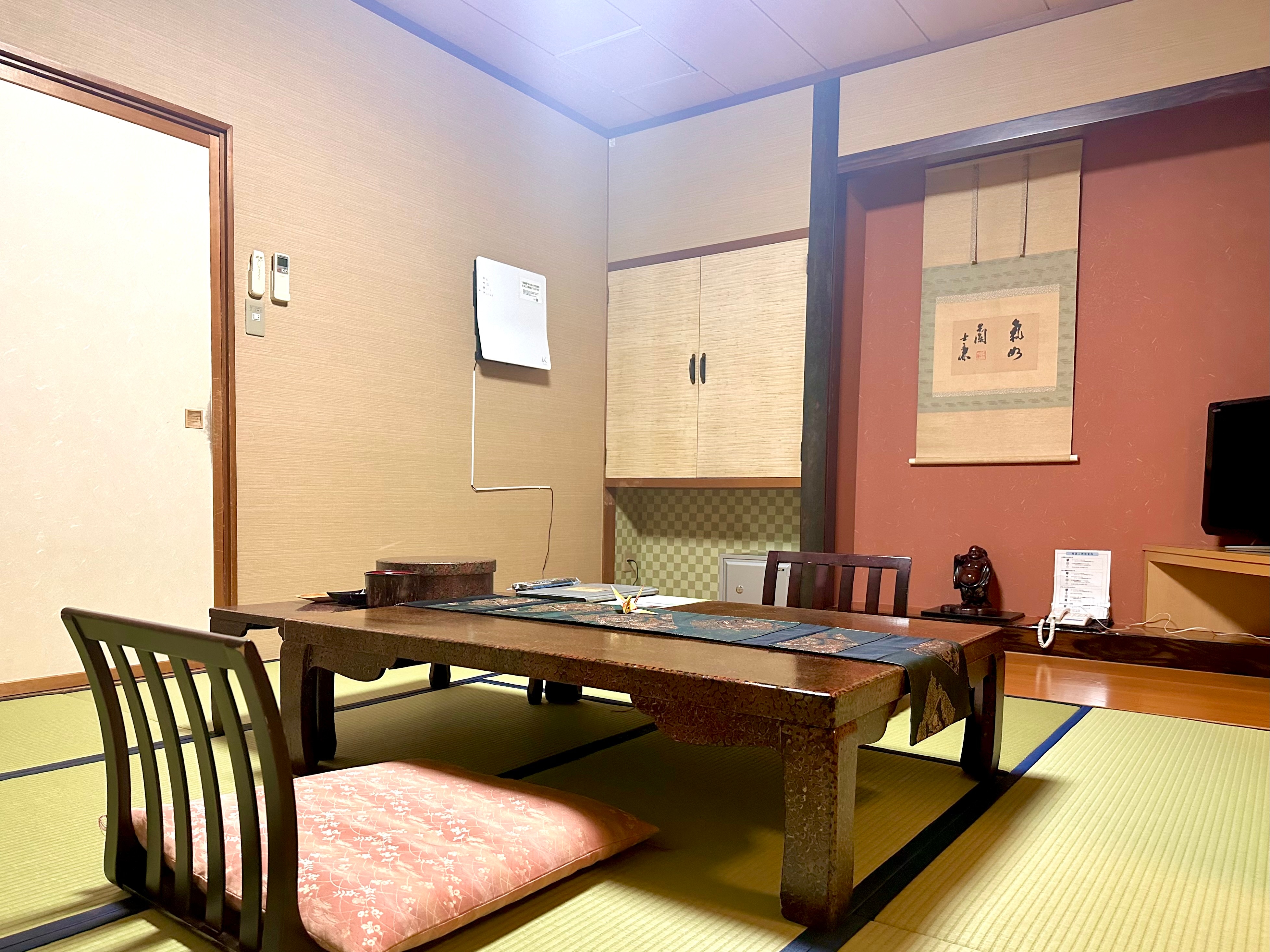 [Non-smoking] Main building Japanese-style room 8 tatami mats