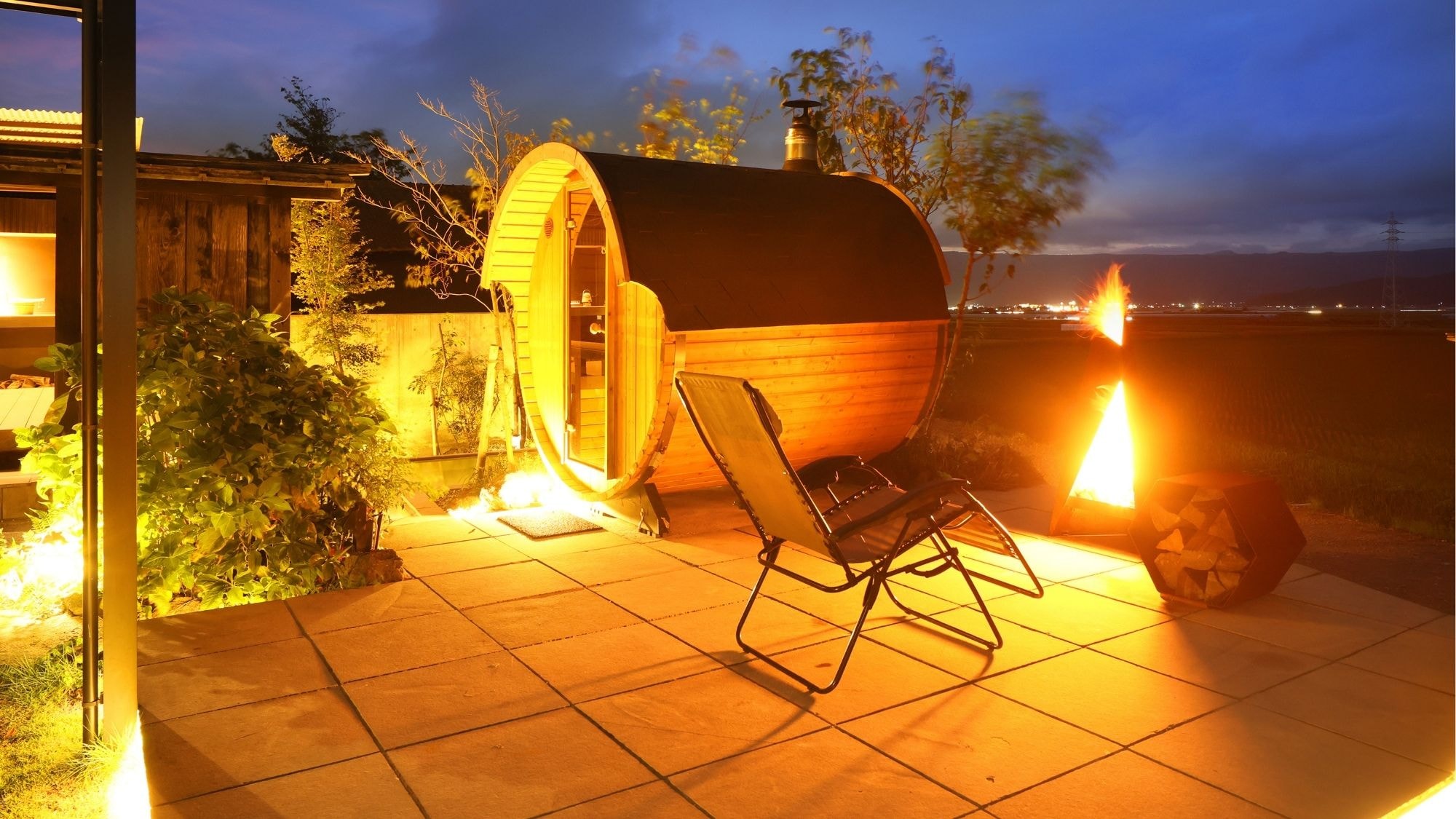You can enjoy bonfires and fireworks on the private terrace.