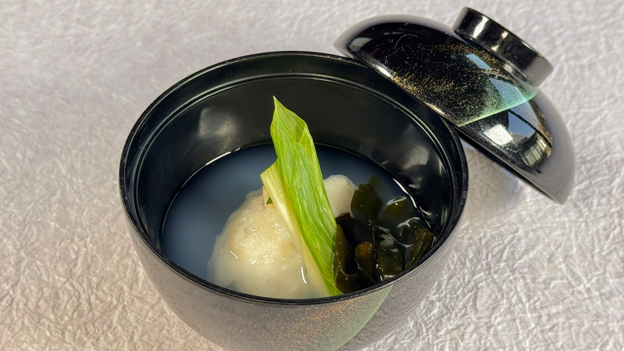 Cangkang kerang "Mangkuk", Urui, wortel Hagoromo, tunas muda, kuncup