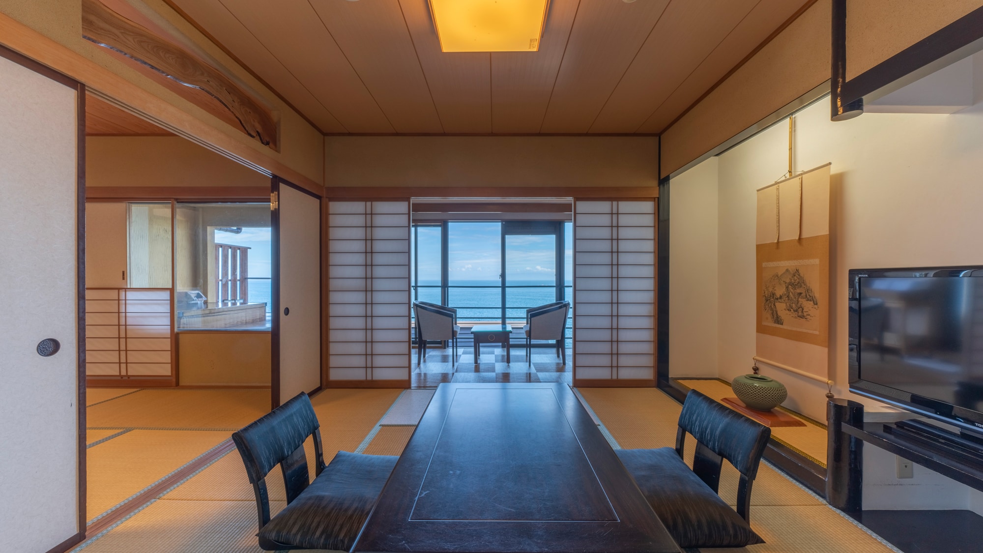 Guest room with open-air bath (example)