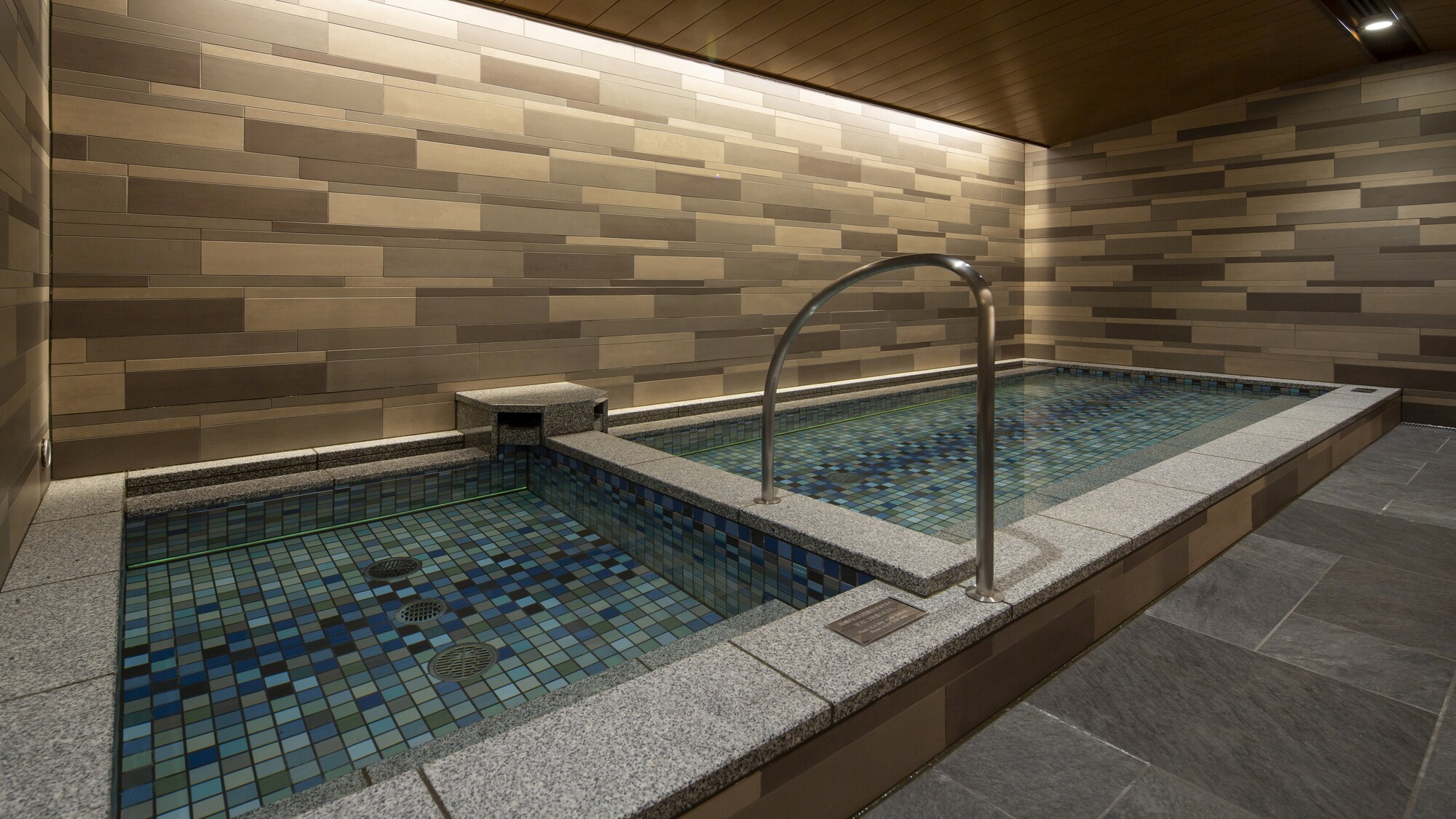 [Facilities in the building] "Trinite", a hot bath facility with a sauna