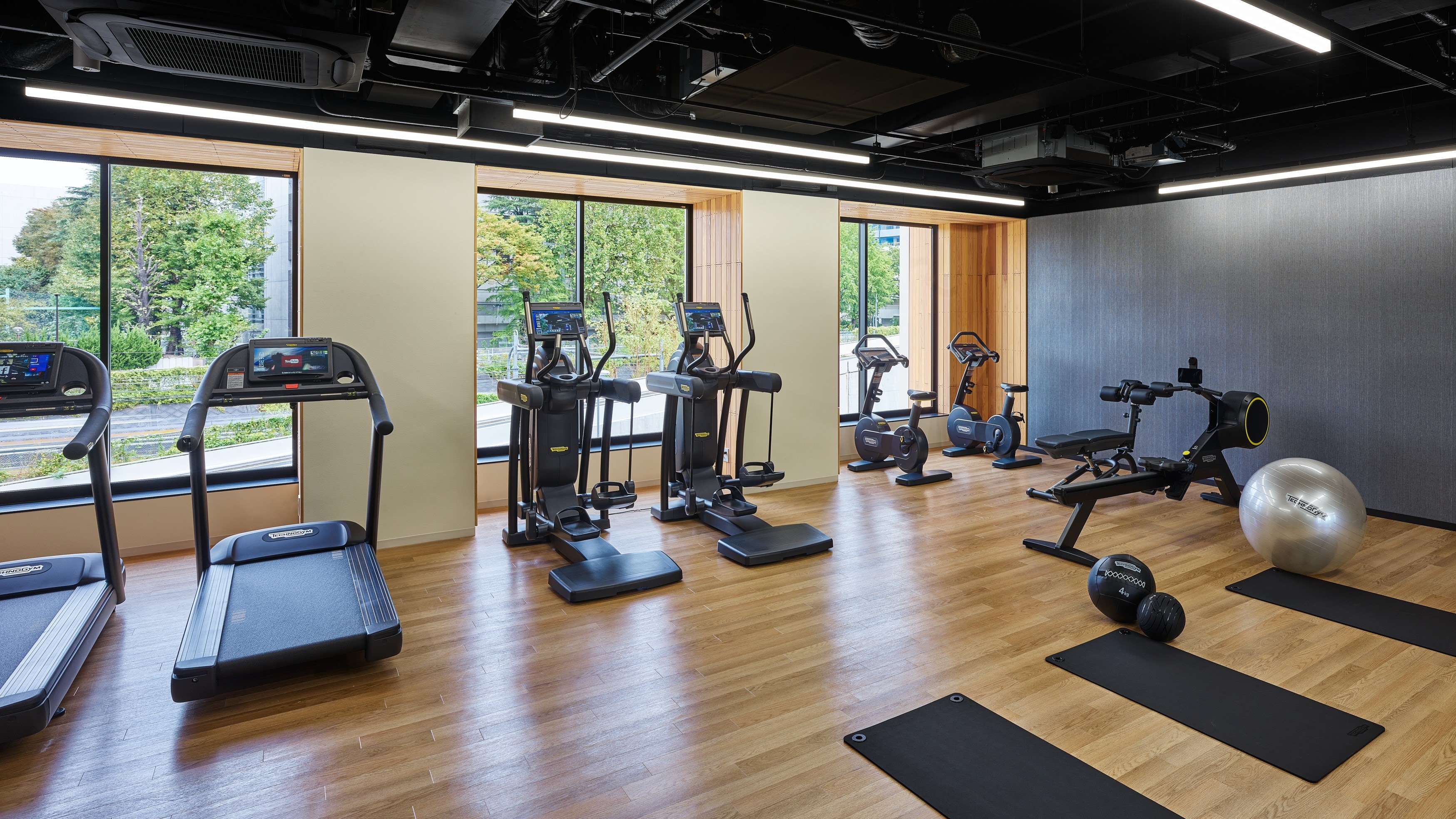 [You can enjoy your workout with the latest machines while traveling]