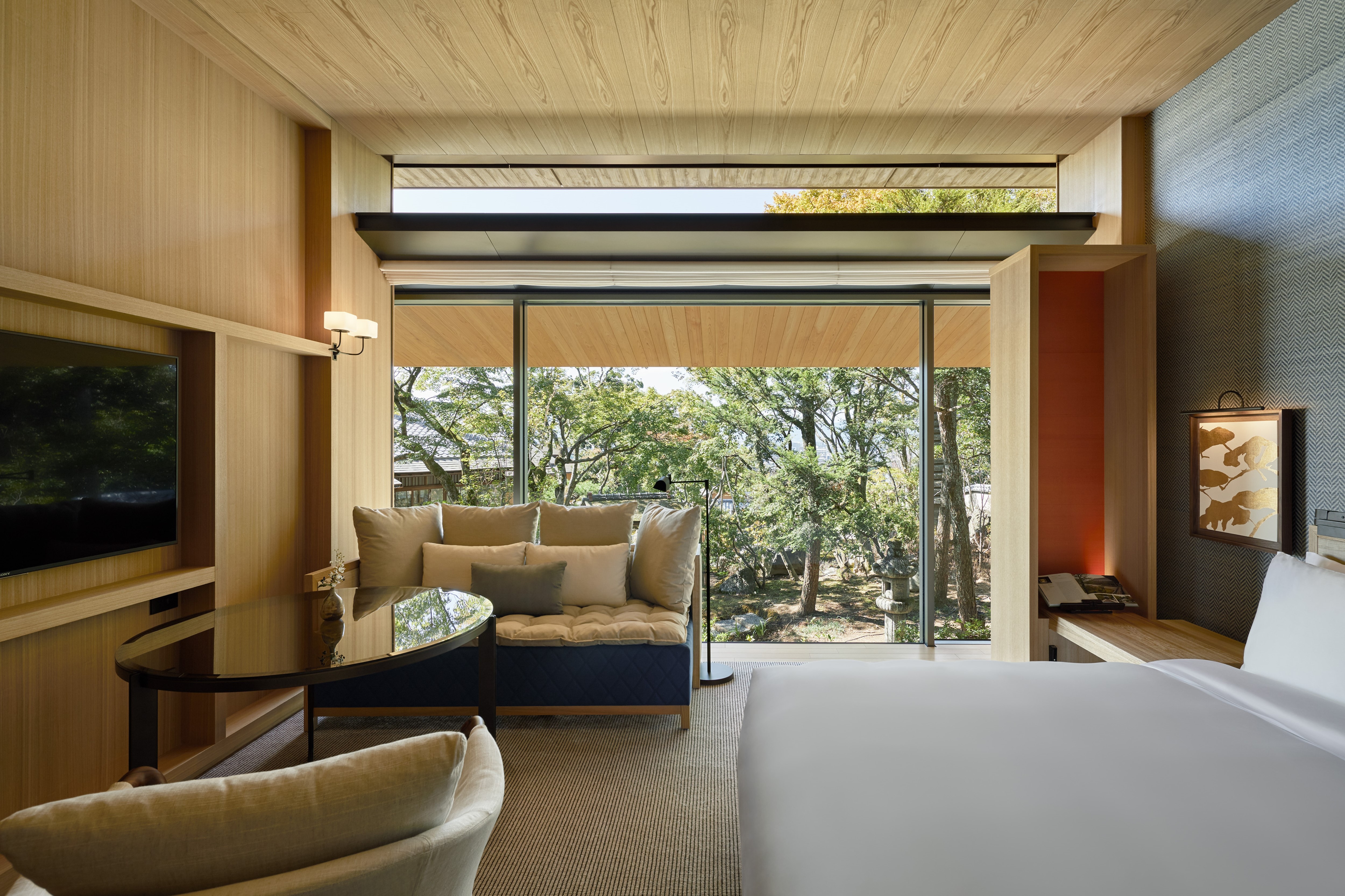 1 King Bed with Garden View
