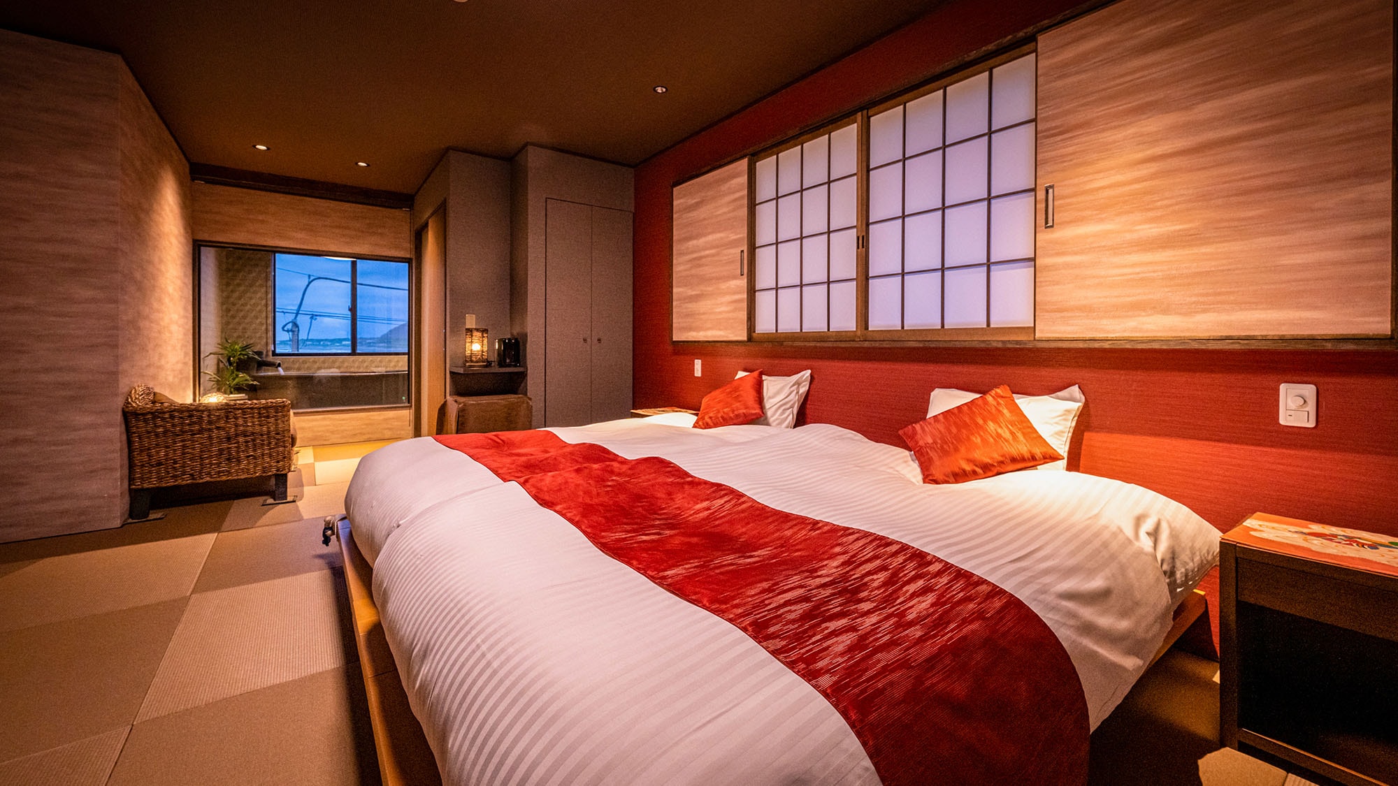 ・[Kogane] Two semi-double beds are available.