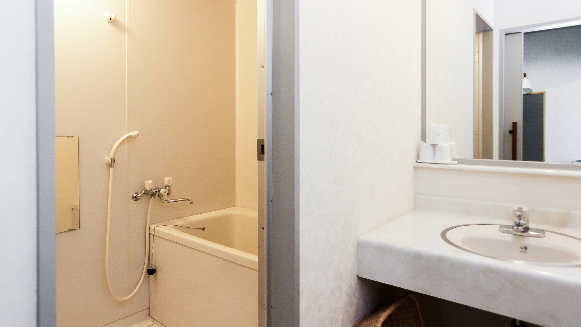 Western-style room | Guest room bath and washroom