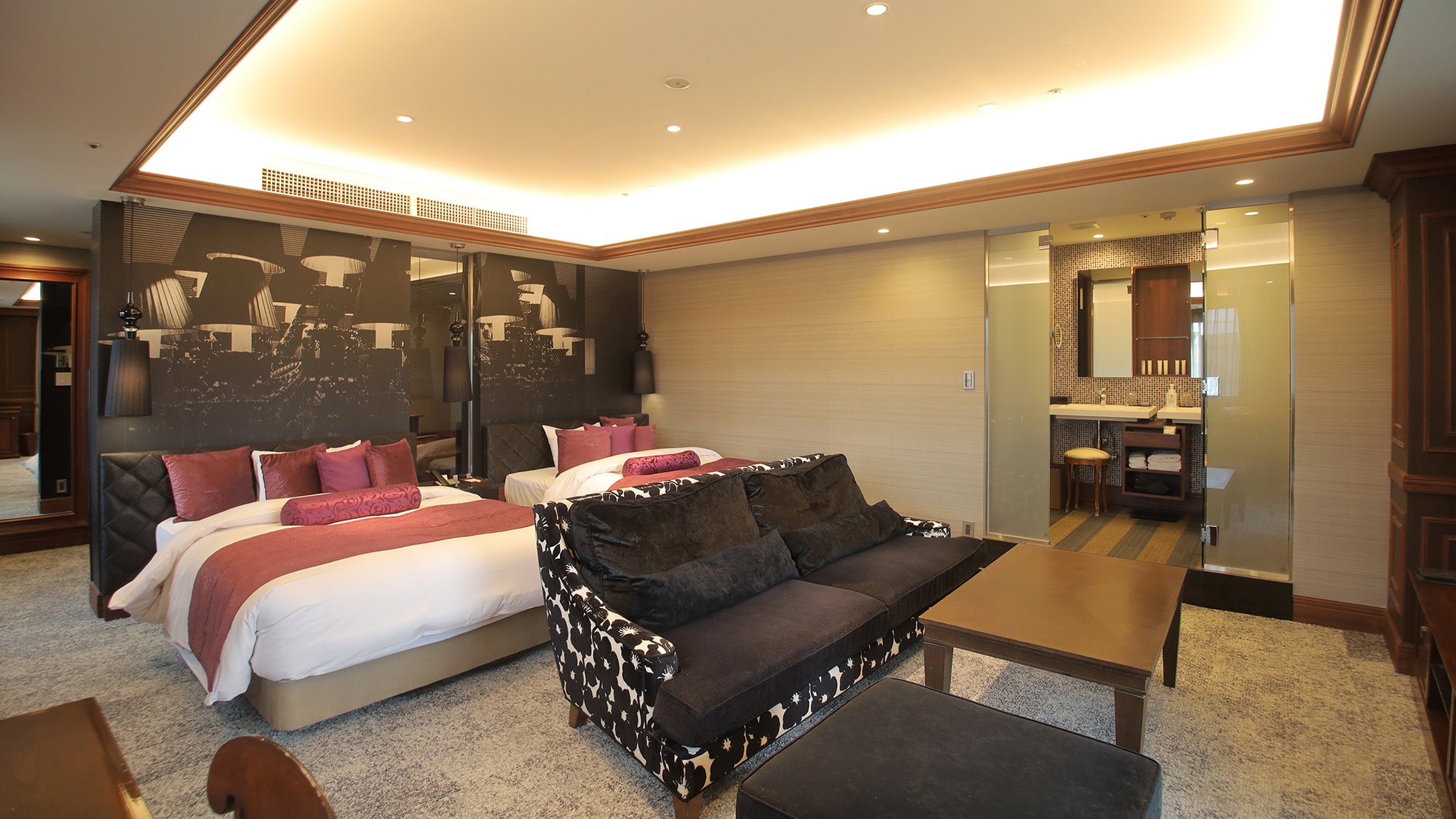 Royal Suite Room 1002 (example)