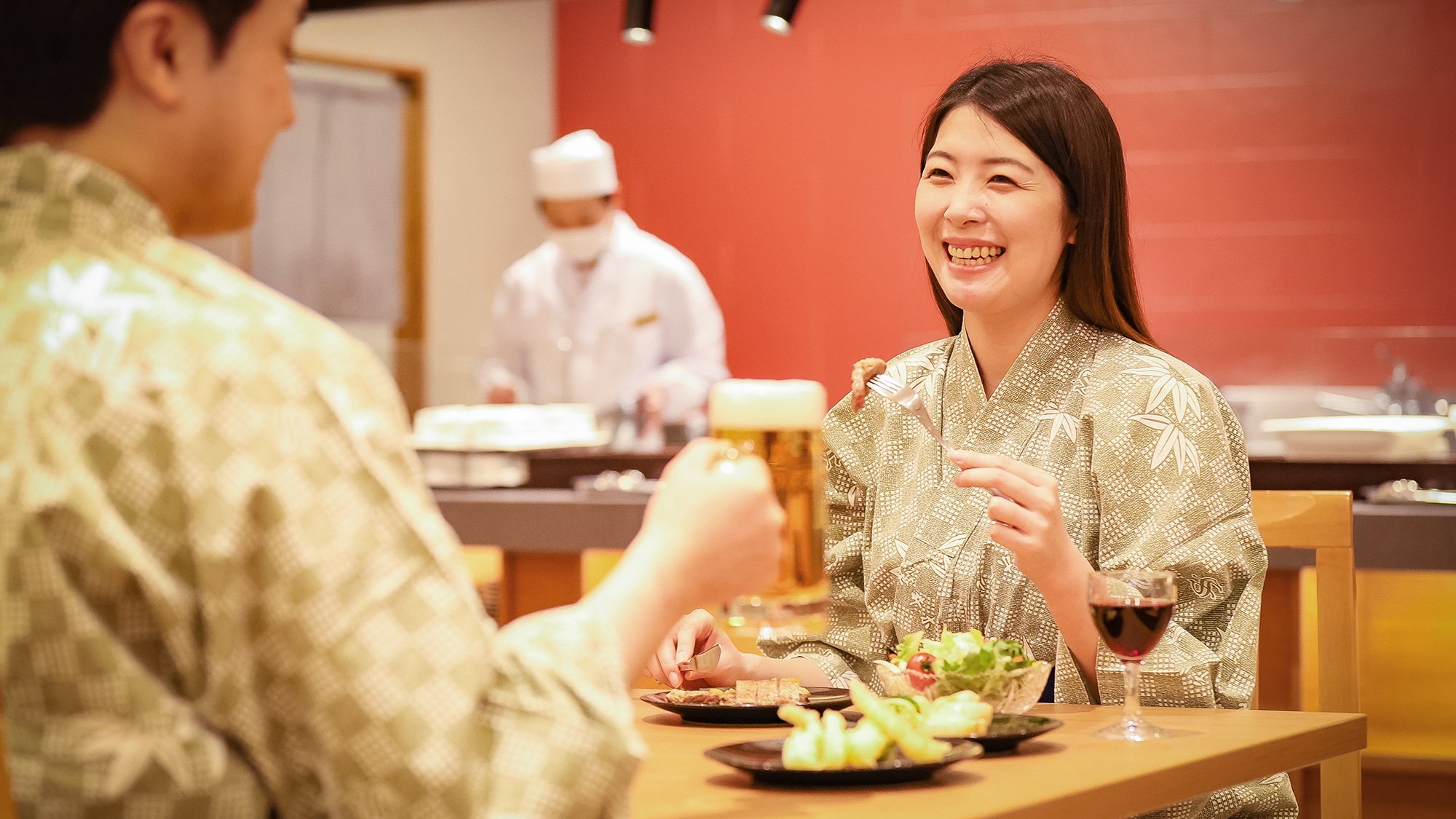[Dinner buffet] With a wide variety of products and flavors, no matter who you come with, you will have a memorable and enjoyable time