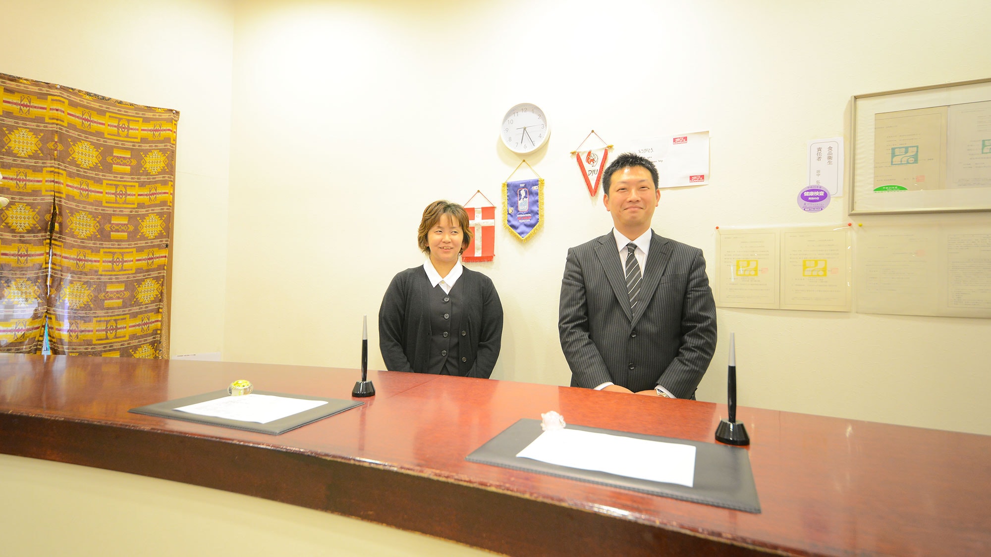 [Front Desk] We warmly welcome our guests.