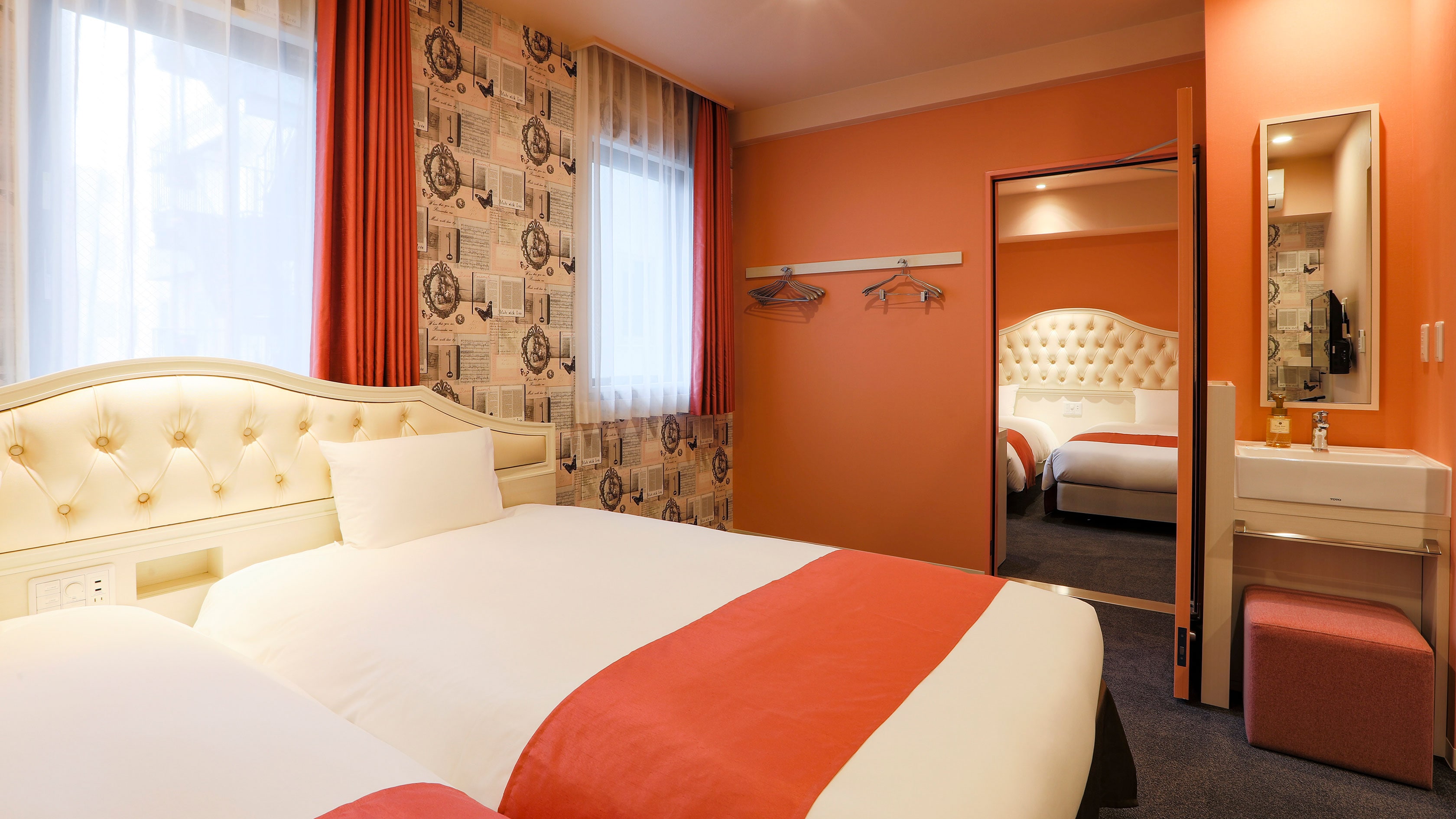 [North Wing] 7th floor Paris connecting room & lt; separate bath and toilet & gt;