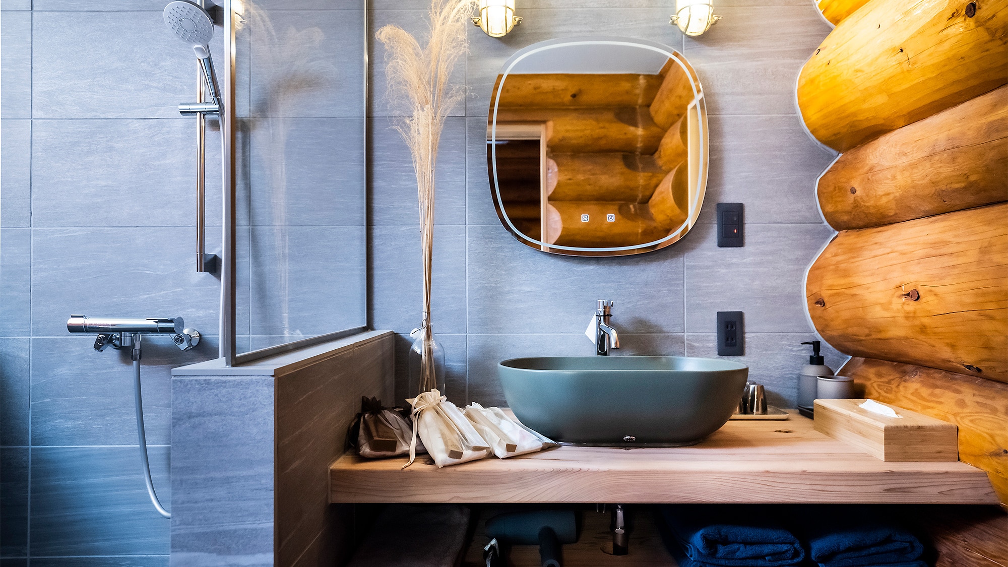 [Log house] Guest room with luxury open-air bath