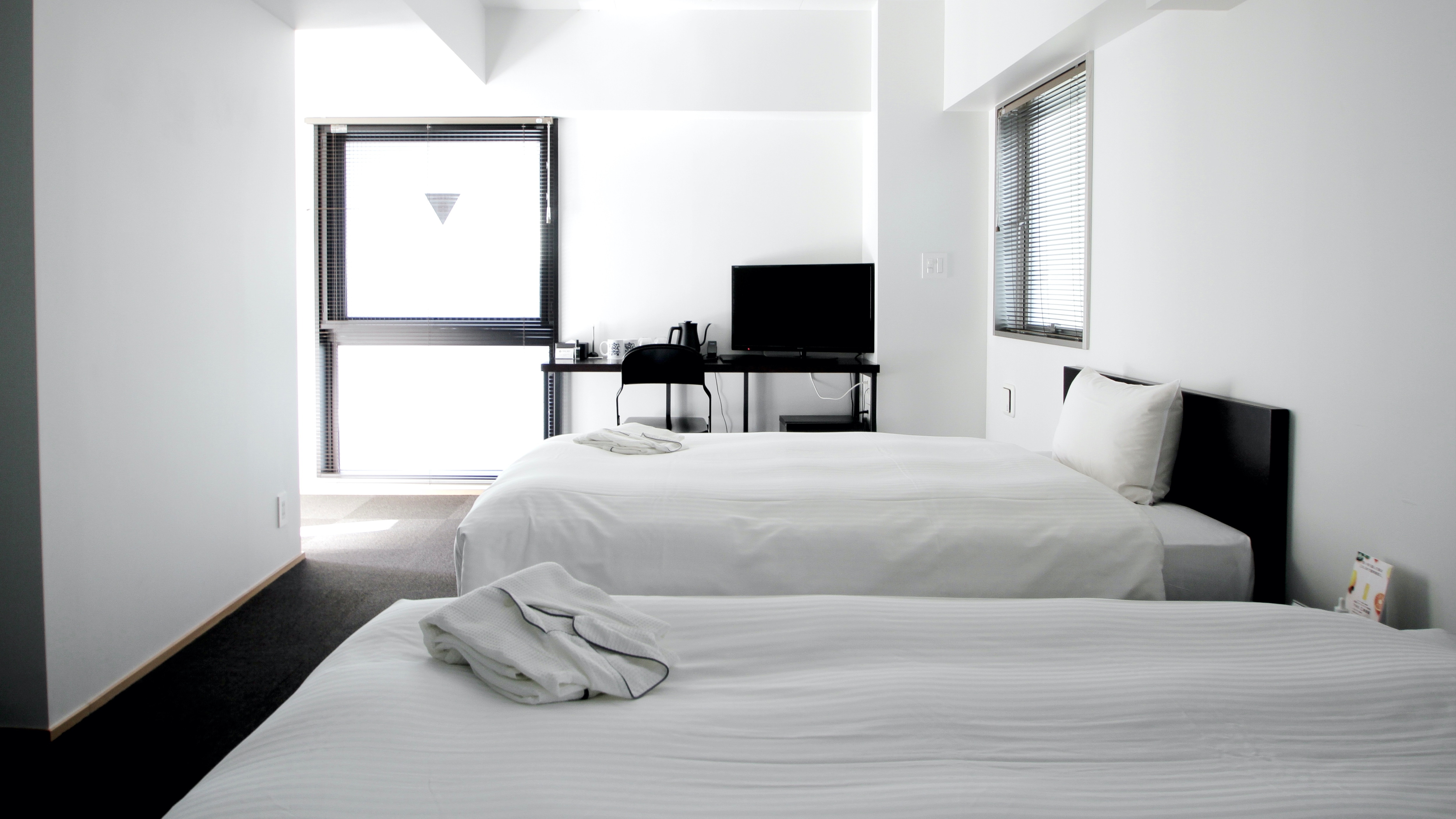Superior Twin Room (26㎡/2 semi-double beds 120cm wide/2-3 guests)