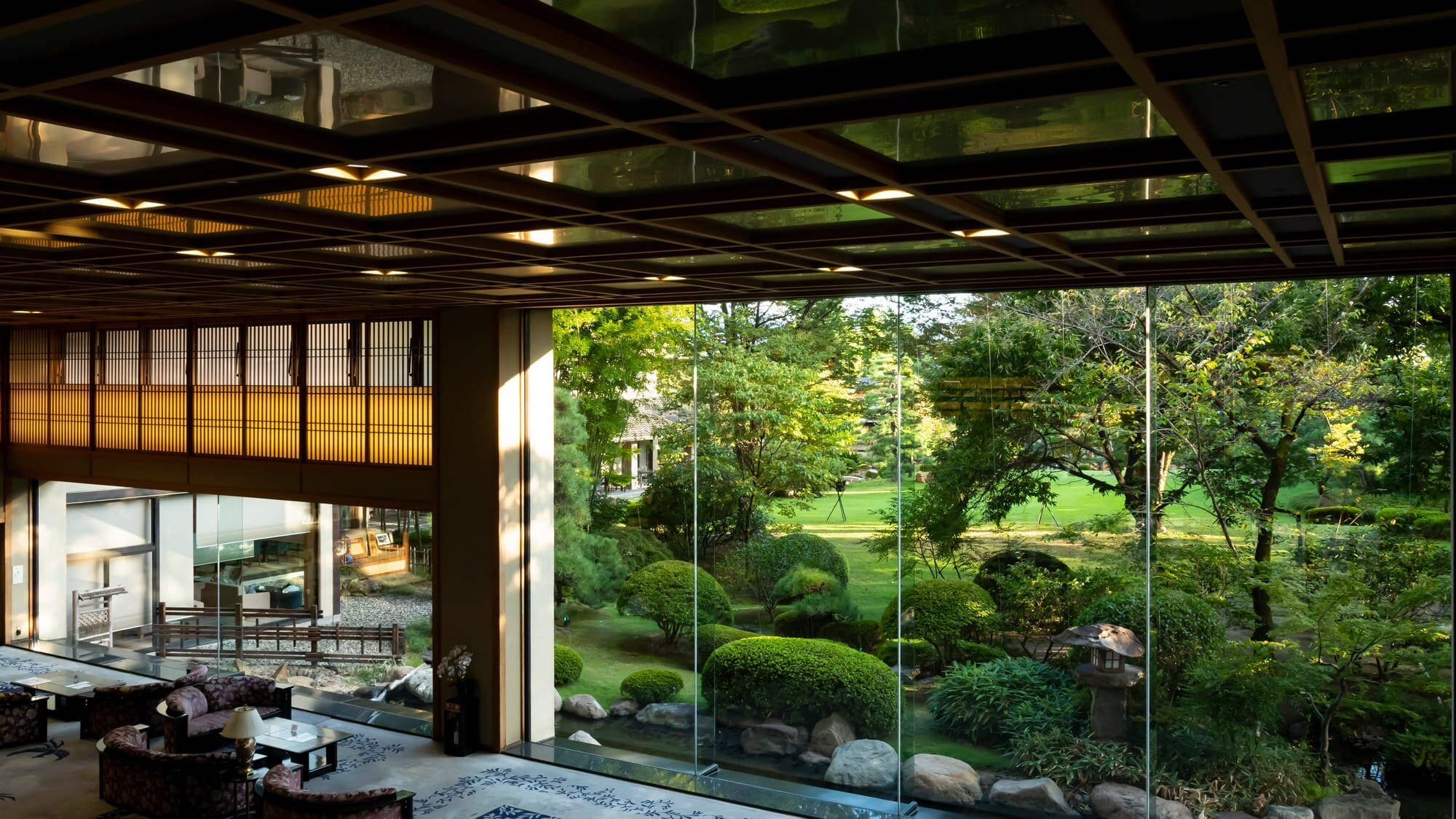 Main Lobby: As soon as you step inside from the hustle and bustle of downtown Kofu, you will be greeted by a tranquil and Japanese atmosphere.