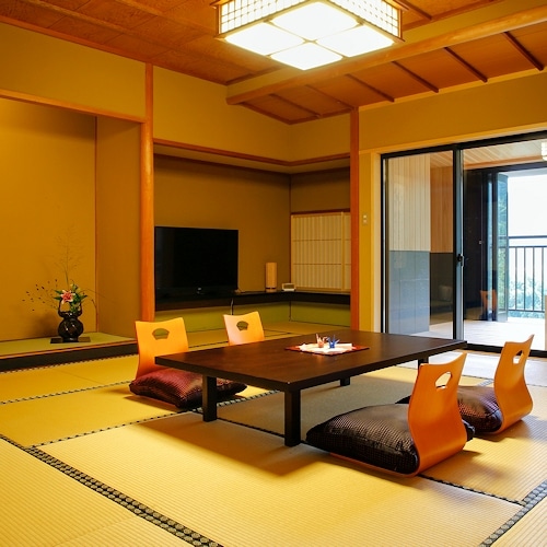 ■Rooms■Guest rooms with semi-open-air cypress baths