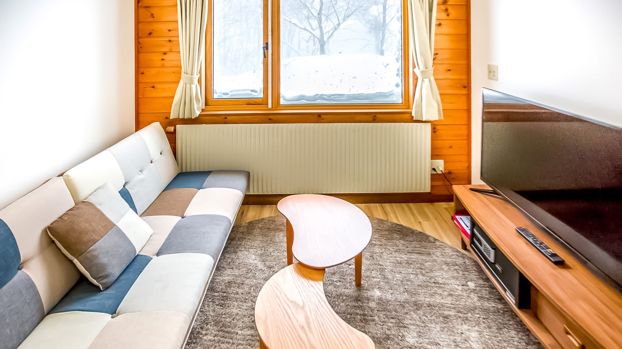 ・<Room E3 example> A living room where you can relax on the sofa and enjoy the large screen