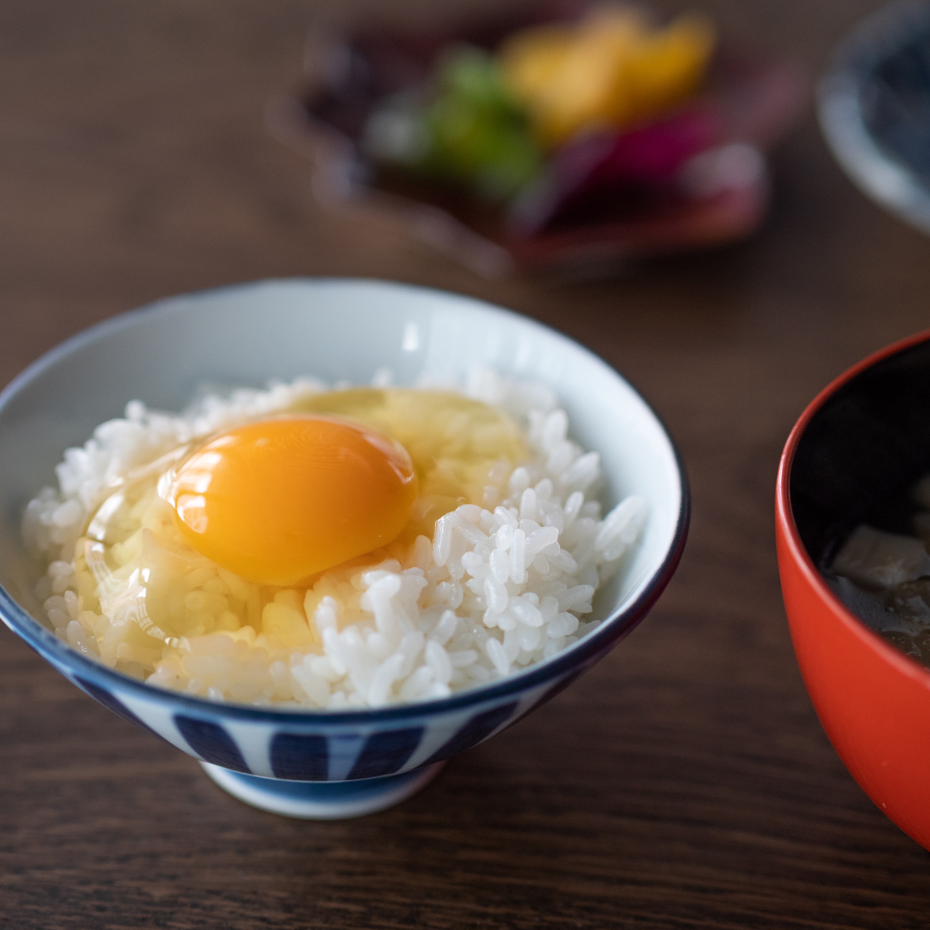 A simple and delicious complimentary breakfast (five items: egg over rice, miso soup, pickles, and furikake)