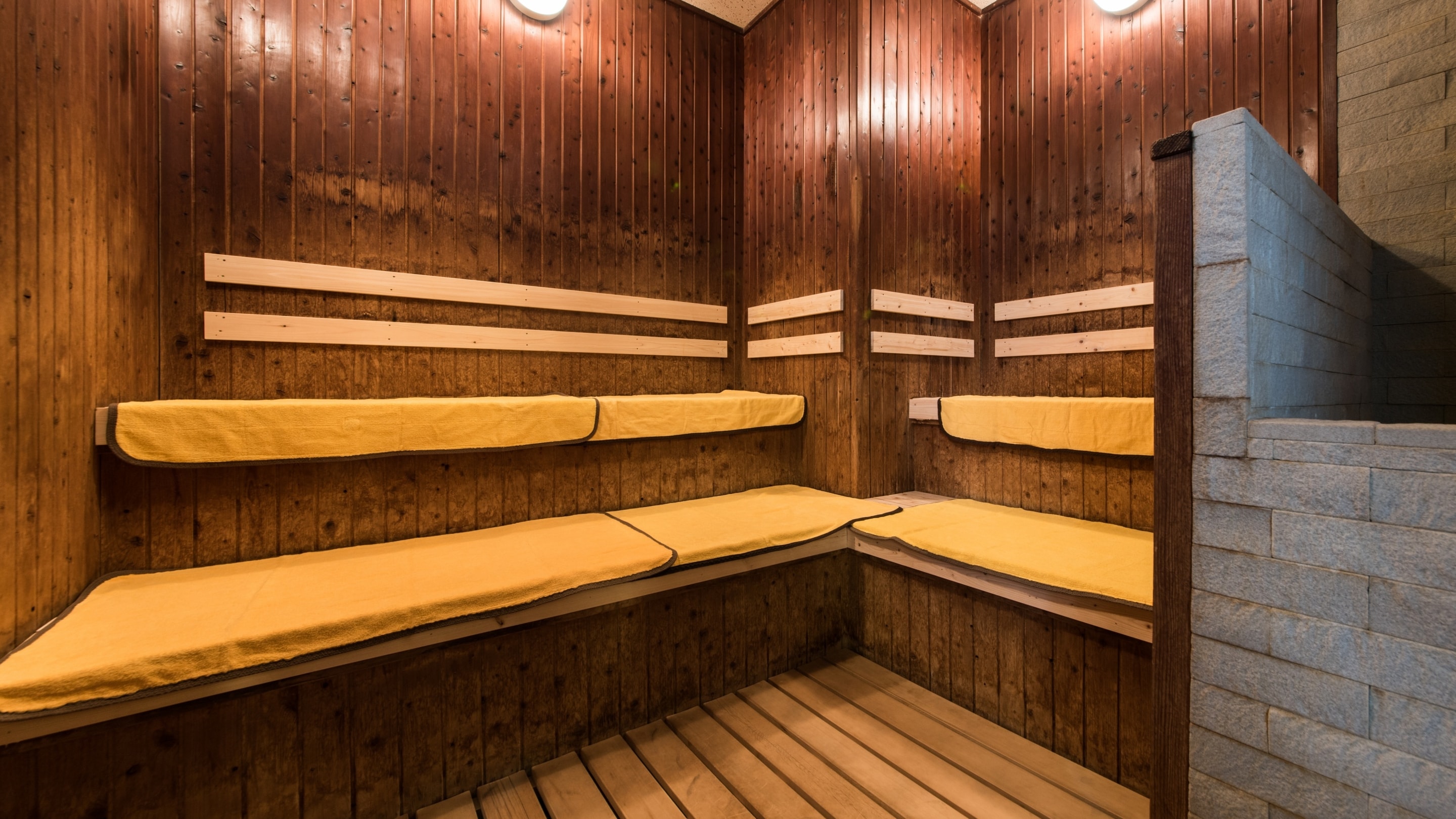 Guests staying at the hotel can also use the sauna overnight!